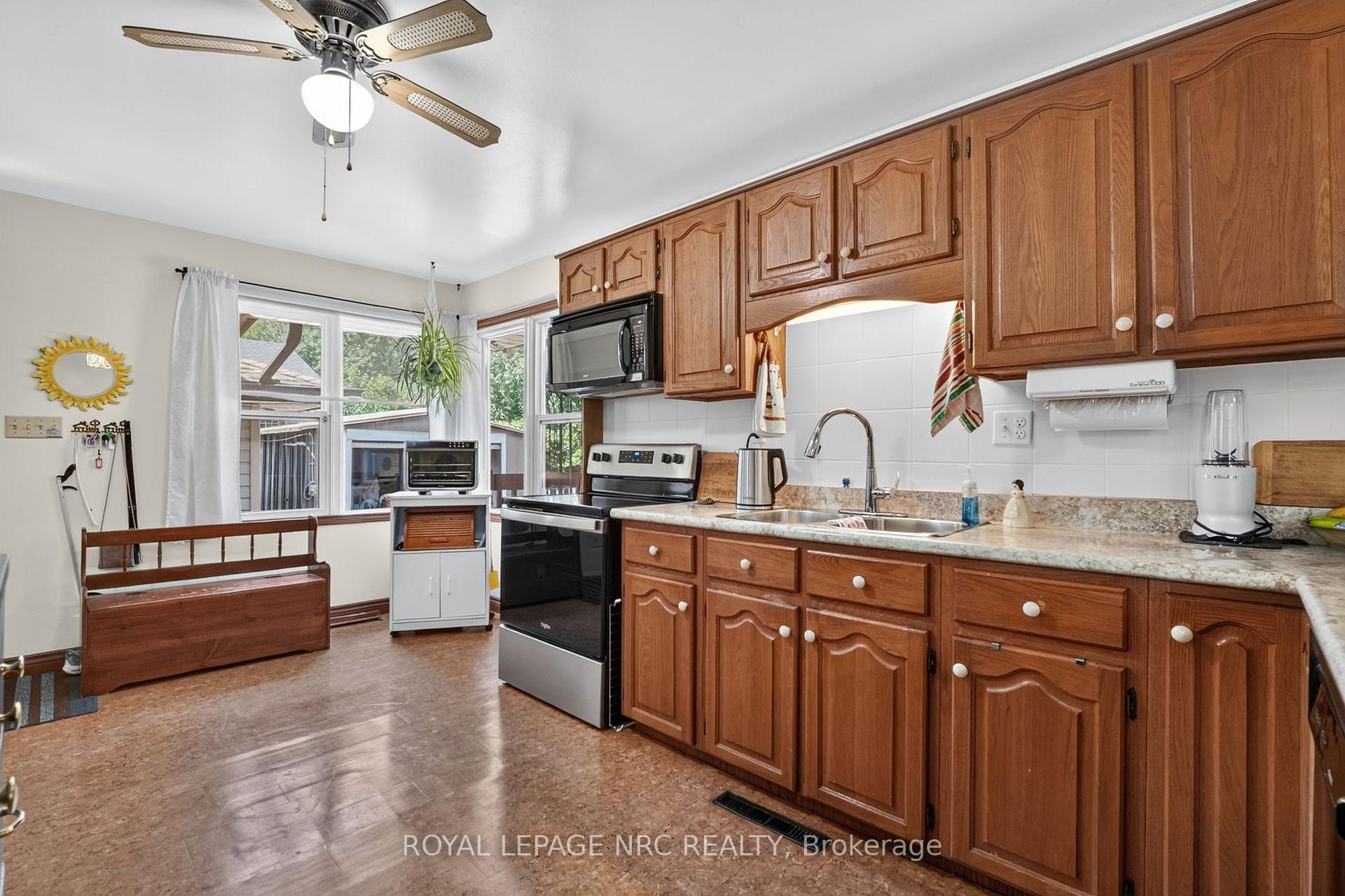 Photo 20 of 930 Edgemere Road, Fort Erie, Crescent Park — HOMEH