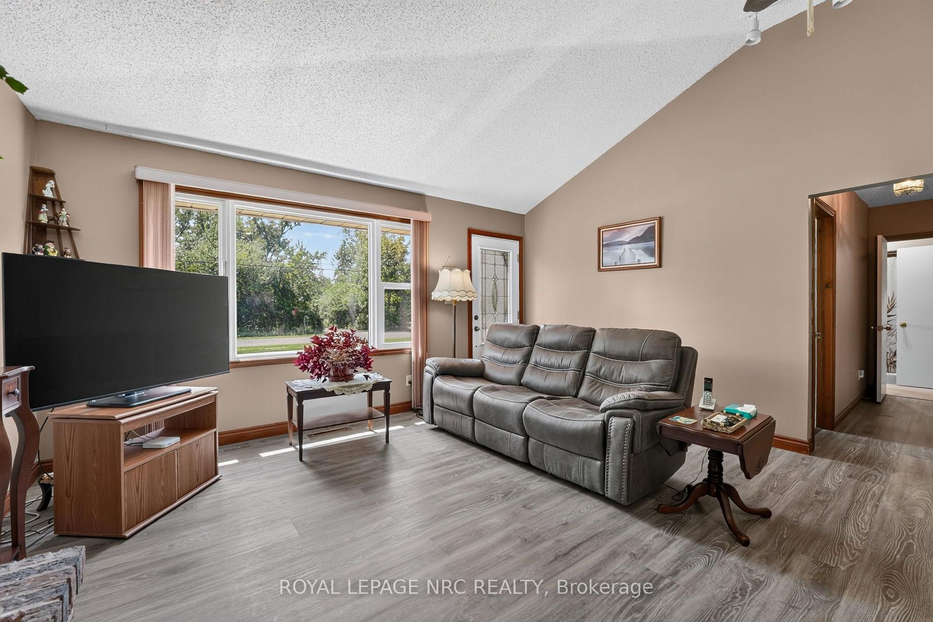 Photo 38 of 930 Edgemere Road, Fort Erie, Crescent Park — HOMEH