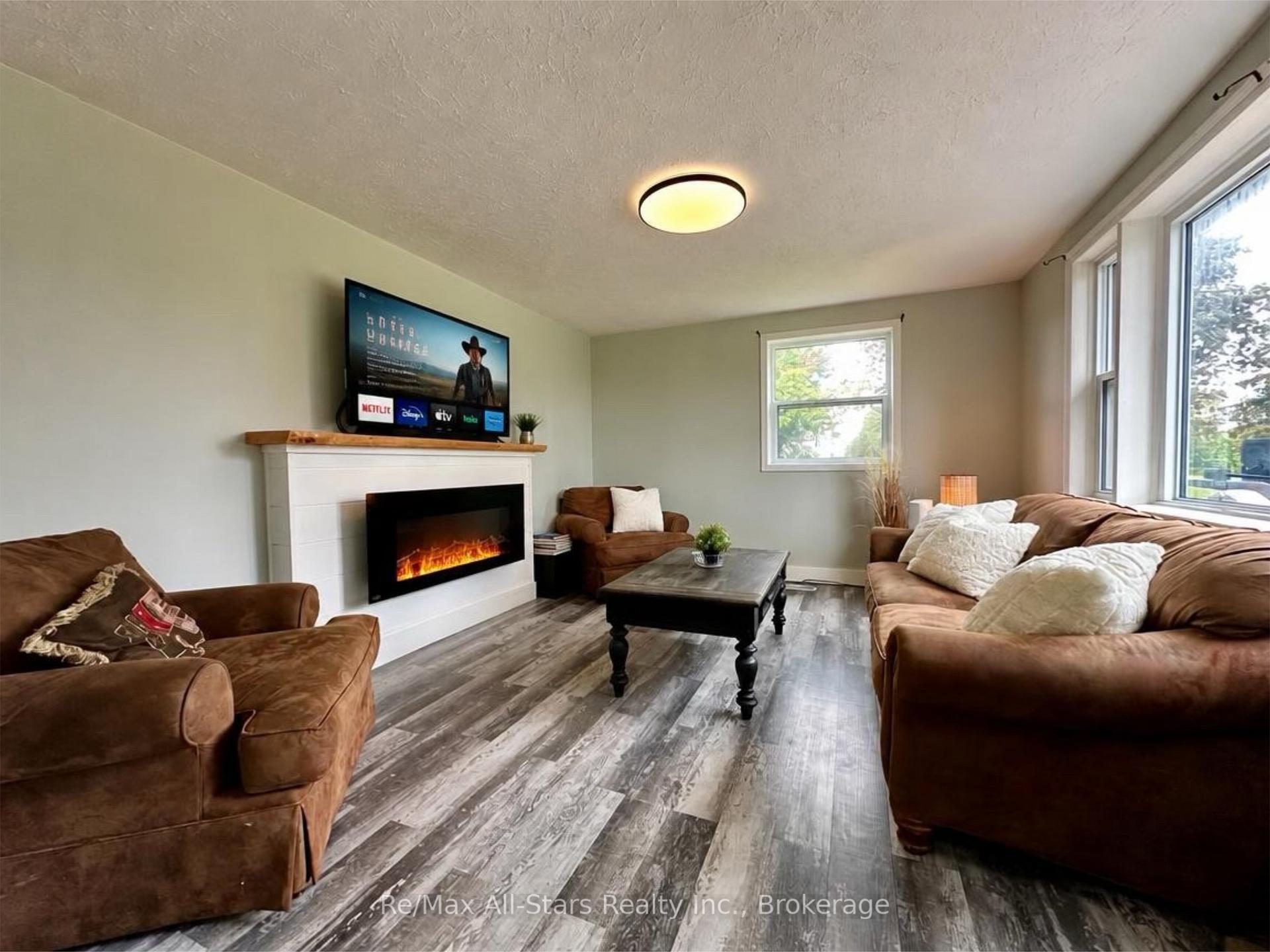 Photo 3 of 815 County Road, Kawartha Lakes, Verulam — HOMEH