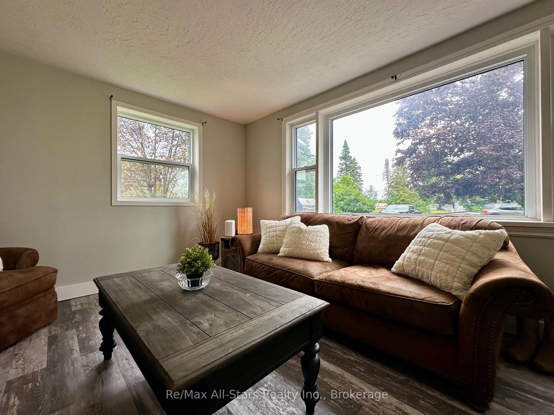 Photo 4 of 815 County Road, Kawartha Lakes, Verulam — HOMEH