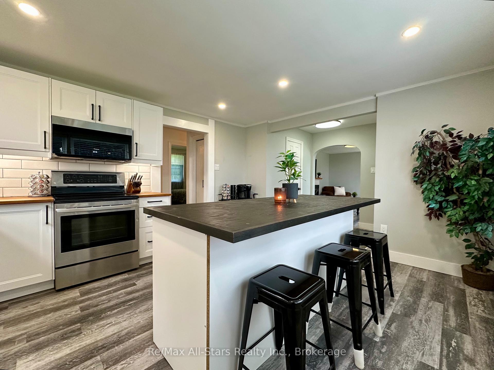Photo 8 of 815 County Road, Kawartha Lakes, Verulam — HOMEH