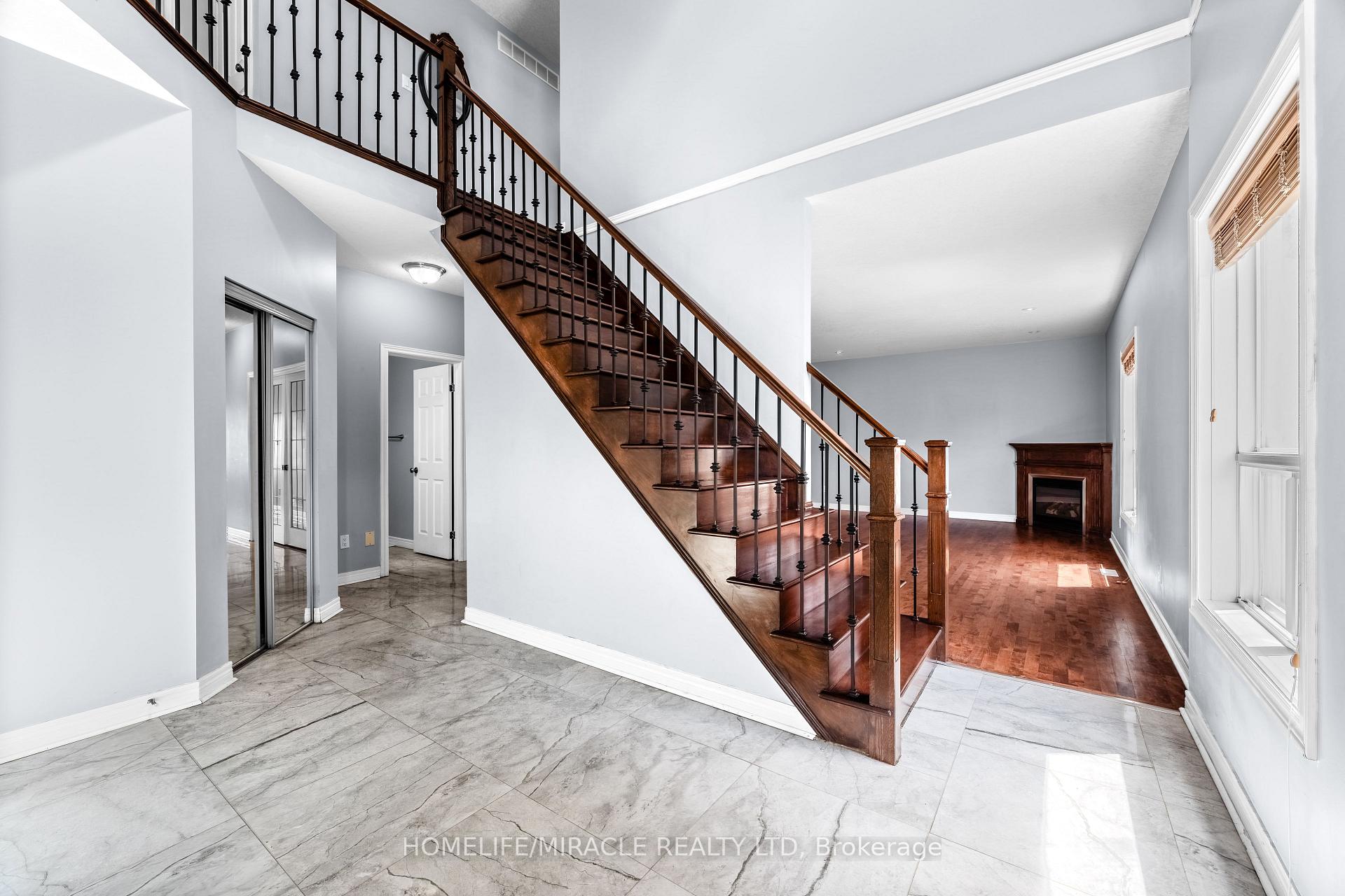 Photo 9 of 4 Clairfields Drive W, Guelph, Clairfields/Hanlon Business Park — HOMEH