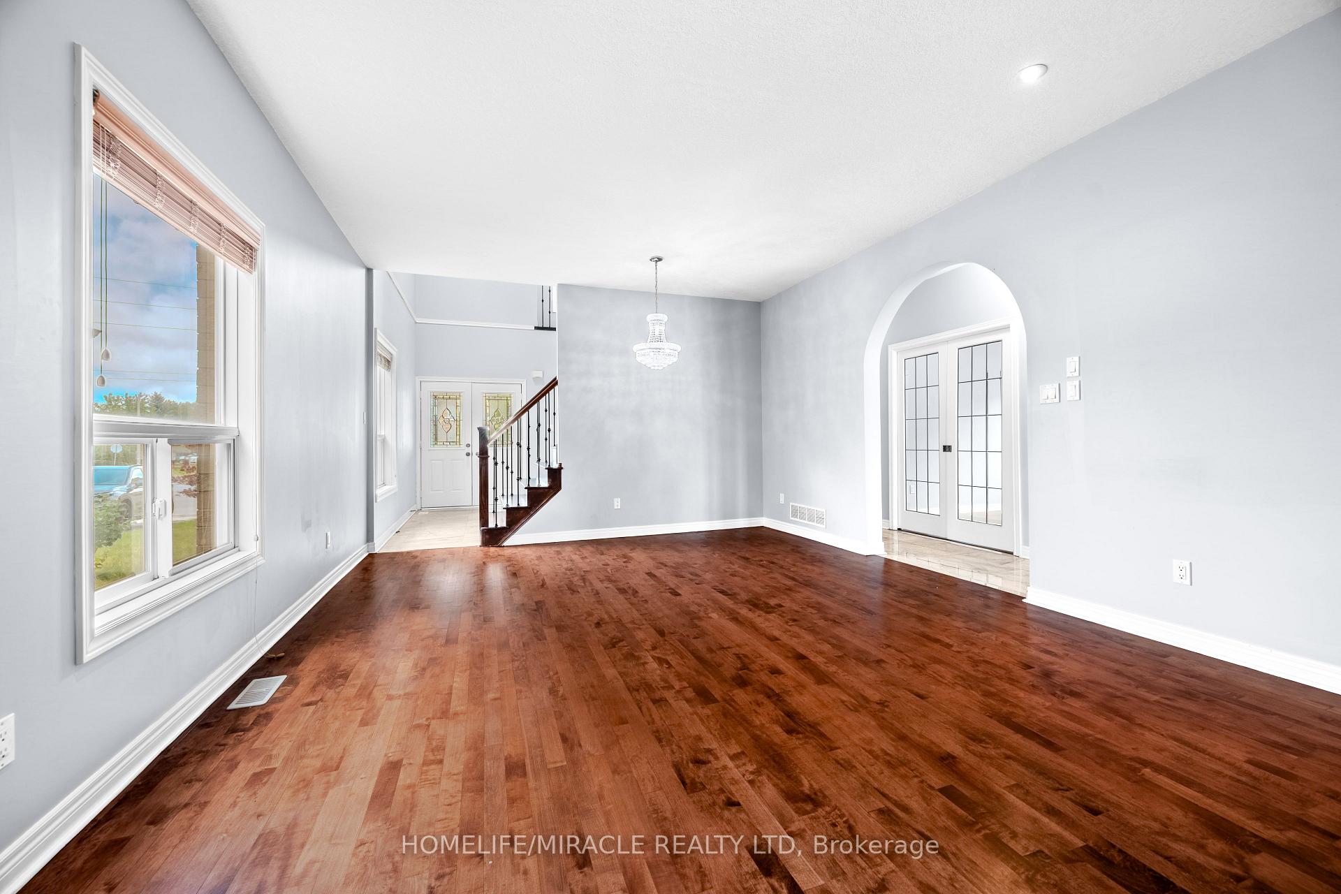 Photo 11 of 4 Clairfields Drive W, Guelph, Clairfields/Hanlon Business Park — HOMEH