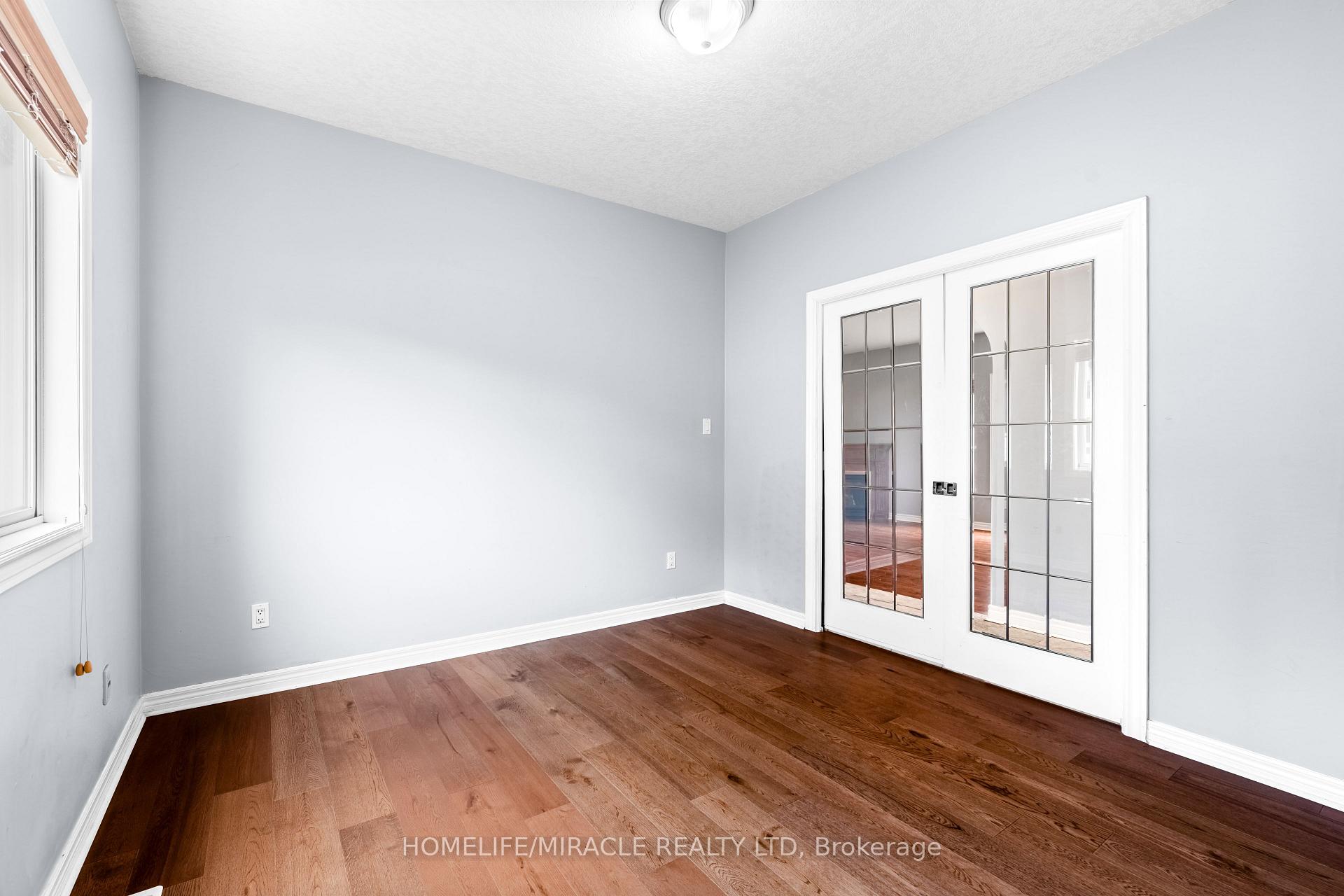 Photo 12 of 4 Clairfields Drive W, Guelph, Clairfields/Hanlon Business Park — HOMEH