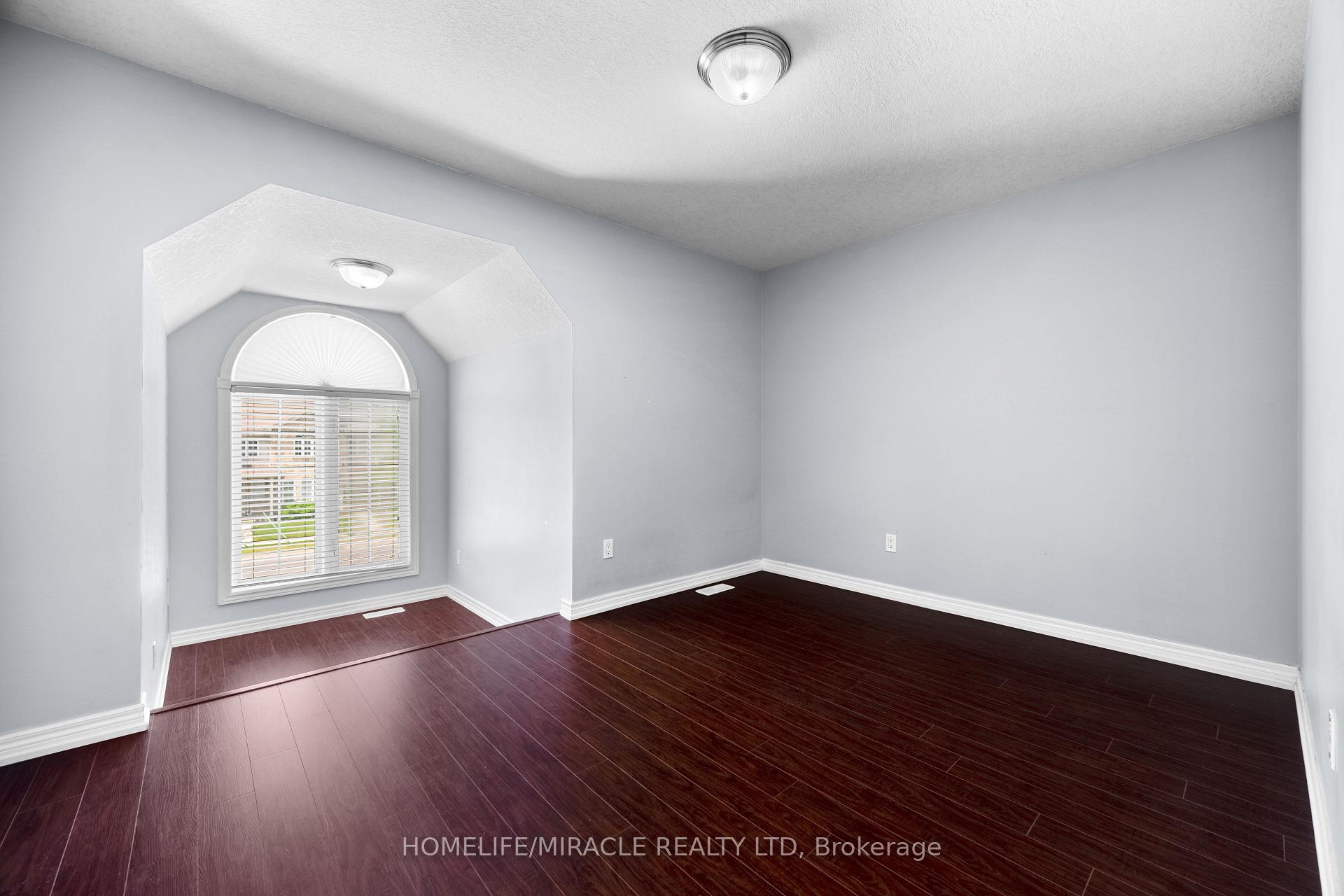 Photo 29 of 4 Clairfields Drive W, Guelph, Clairfields/Hanlon Business Park — HOMEH