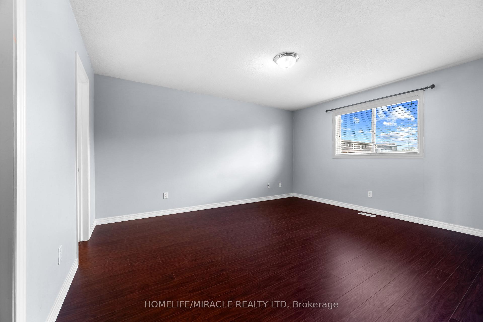 Photo 31 of 4 Clairfields Drive W, Guelph, Clairfields/Hanlon Business Park — HOMEH