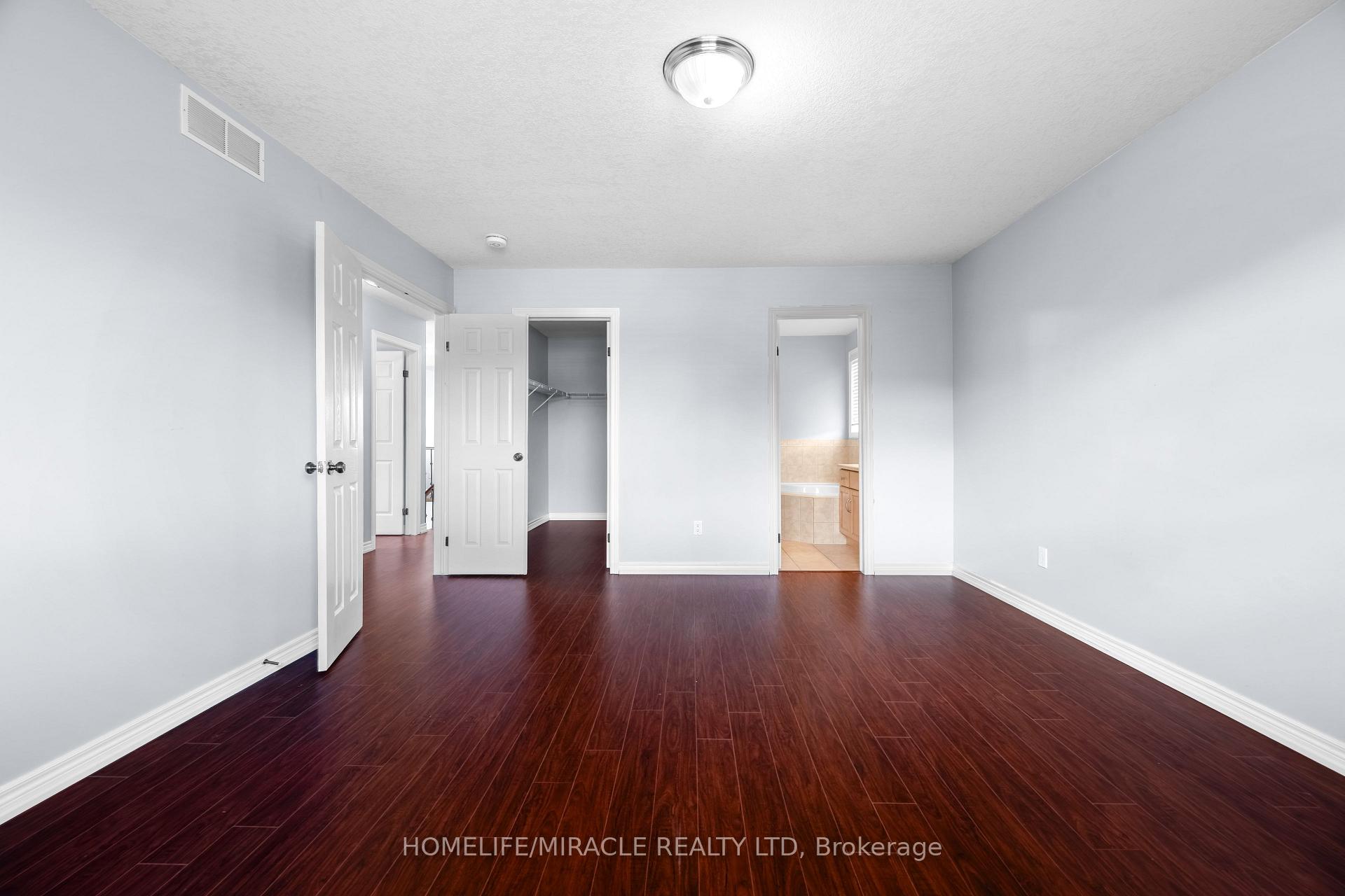 Photo 32 of 4 Clairfields Drive W, Guelph, Clairfields/Hanlon Business Park — HOMEH