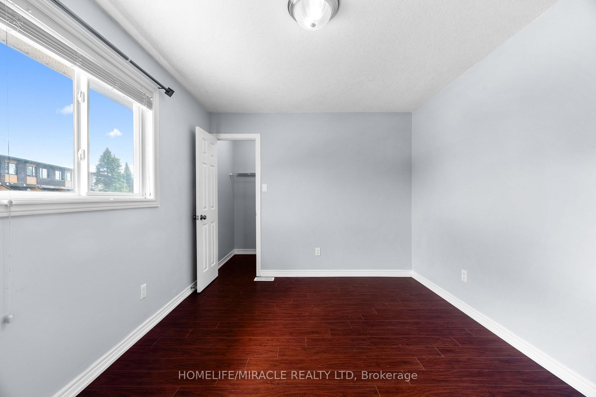 Photo 37 of 4 Clairfields Drive W, Guelph, Clairfields/Hanlon Business Park — HOMEH
