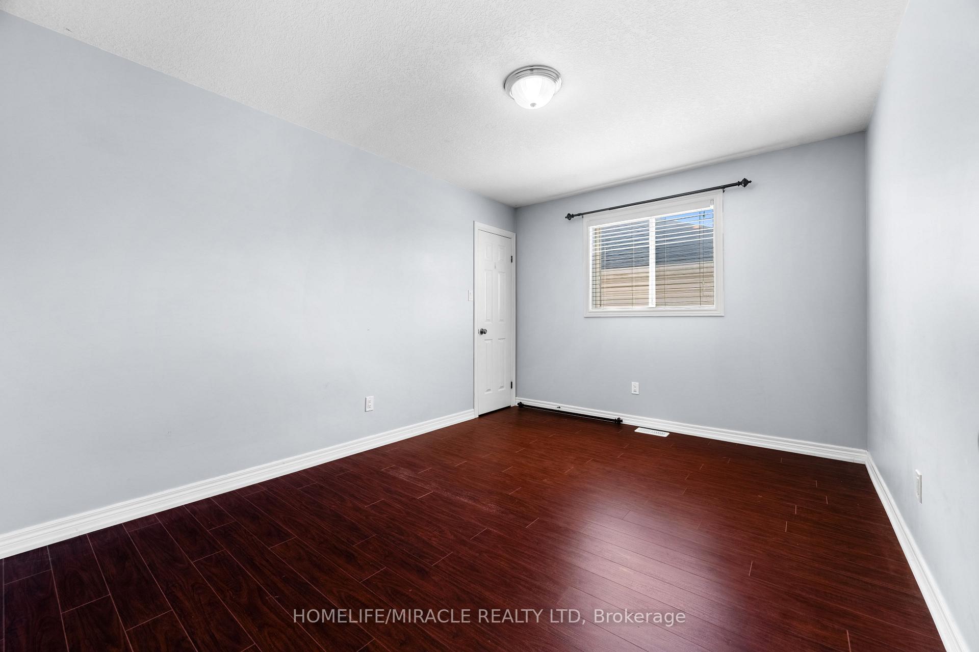 Photo 40 of 4 Clairfields Drive W, Guelph, Clairfields/Hanlon Business Park — HOMEH