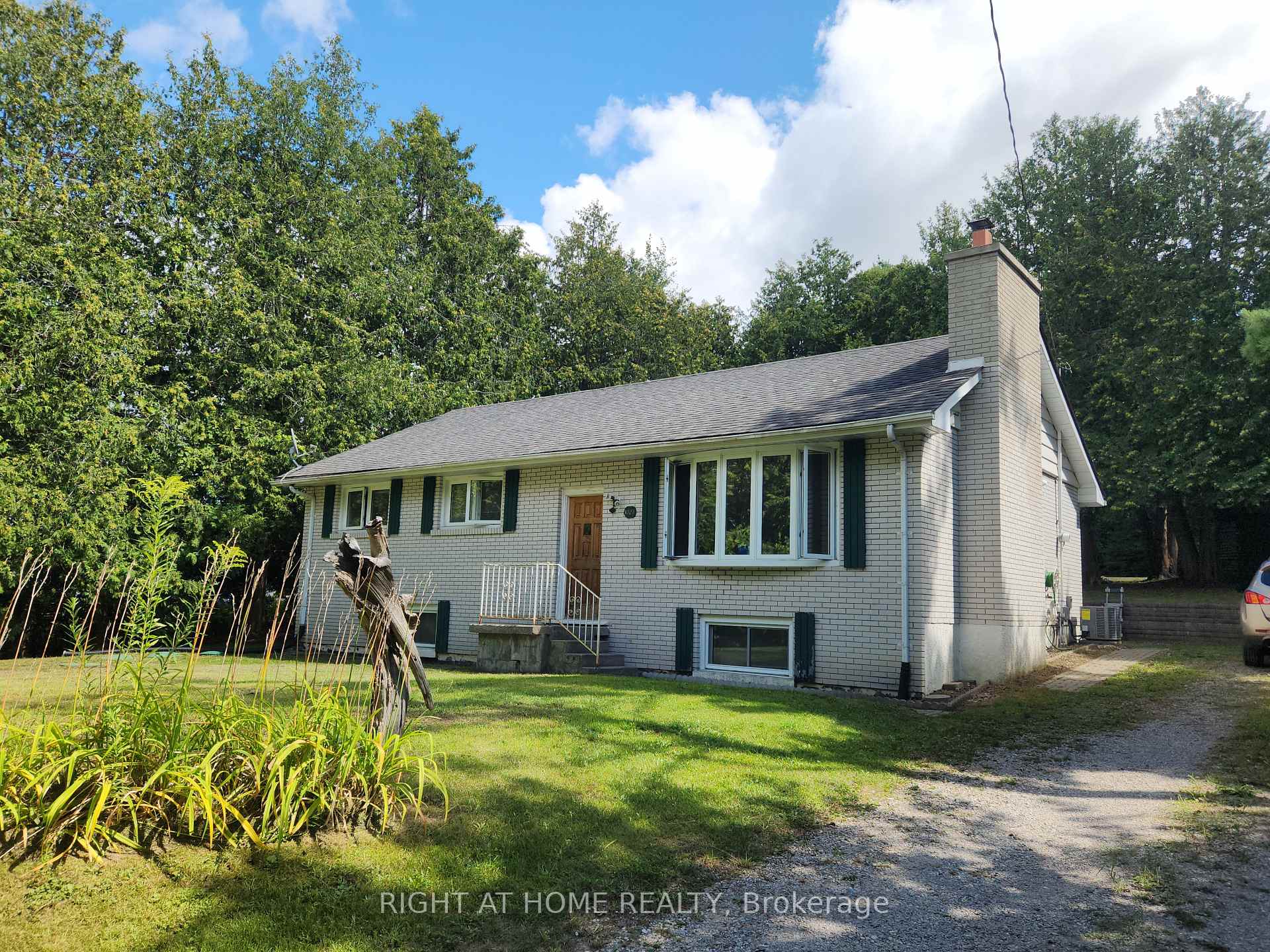 Photo 2 of 1023 Carson Road, Springwater, Midhurst — HOMEH