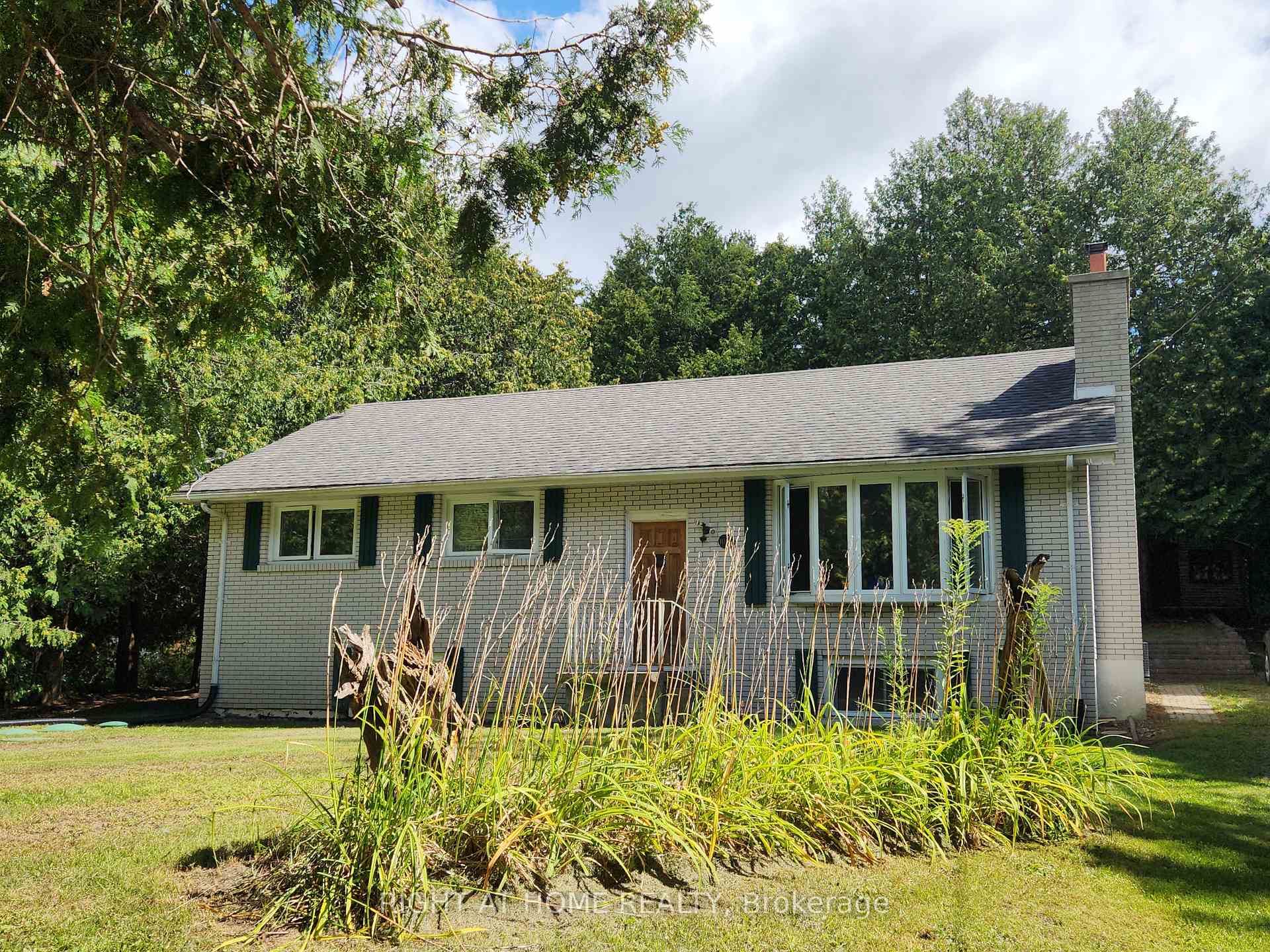 Photo 4 of 1023 Carson Road, Springwater, Midhurst — HOMEH
