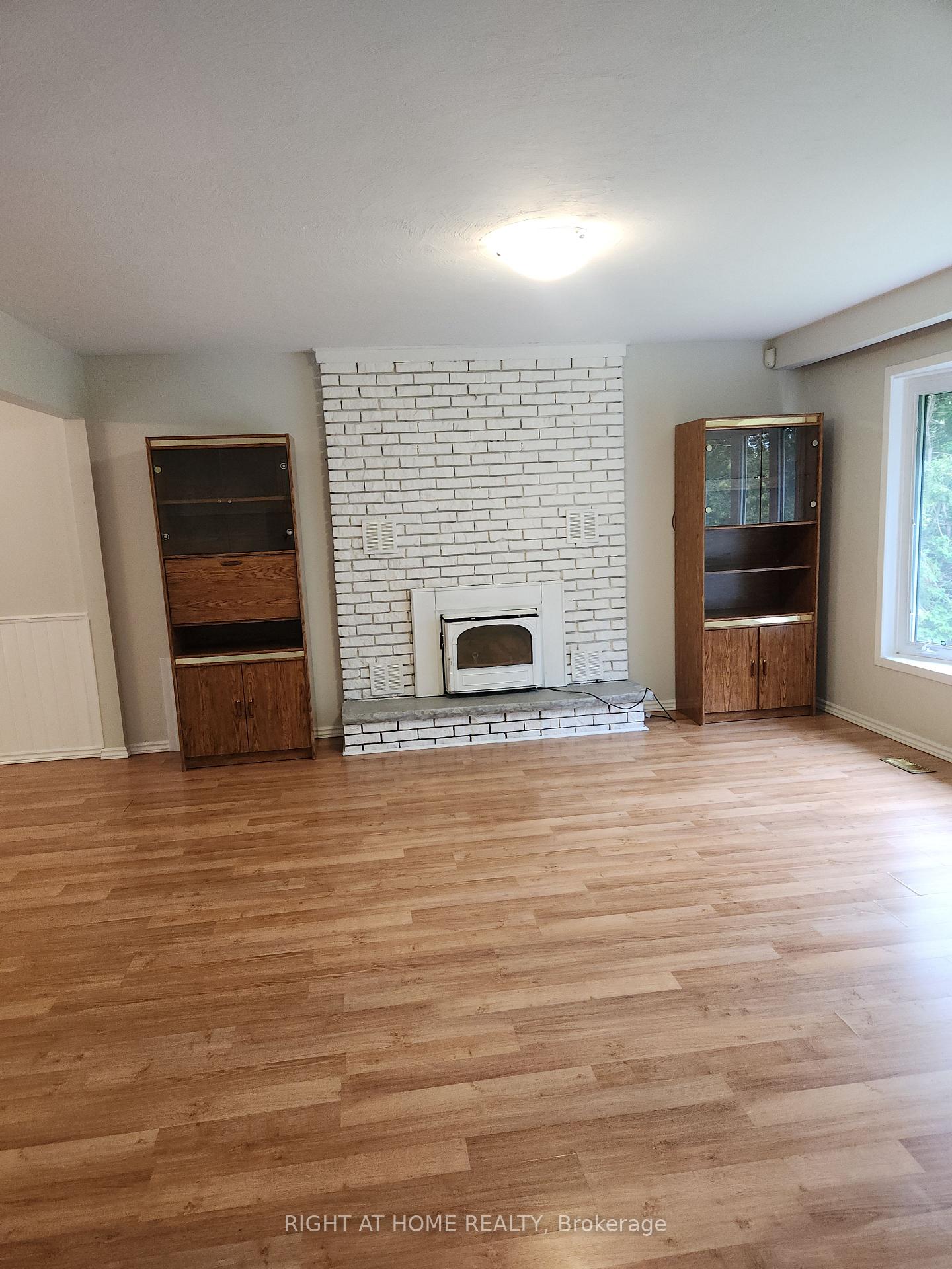 Photo 8 of 1023 Carson Road, Springwater, Midhurst — HOMEH