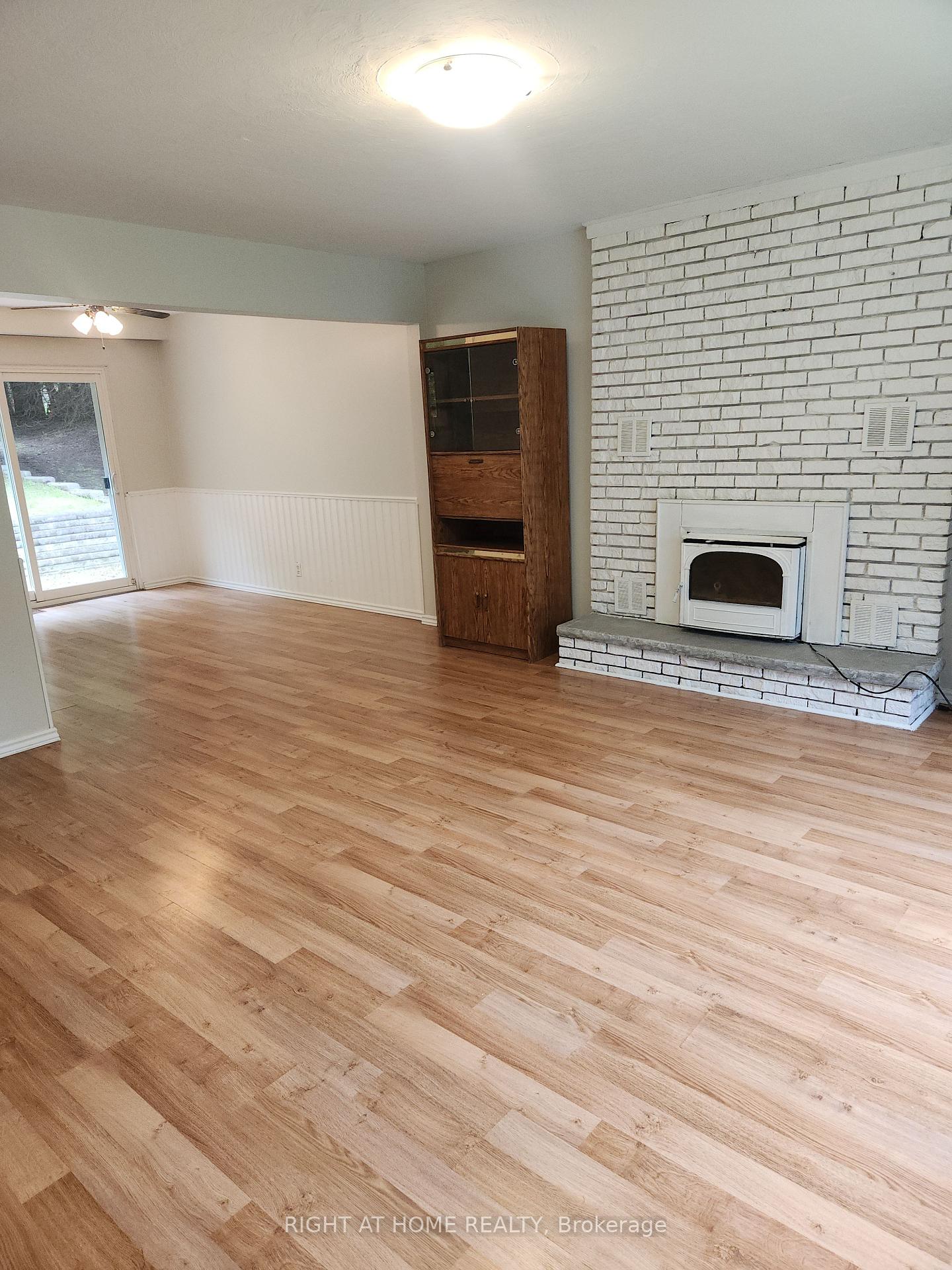 Photo 10 of 1023 Carson Road, Springwater, Midhurst — HOMEH