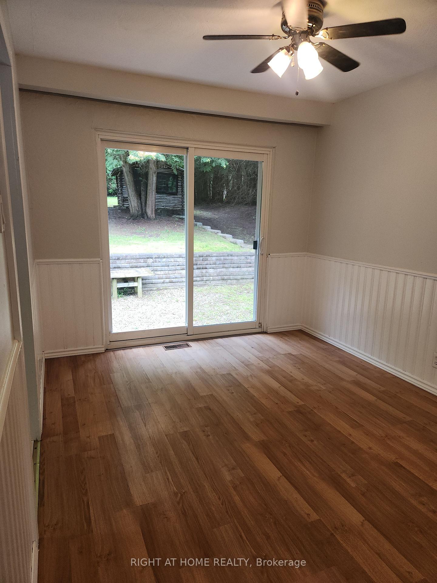 Photo 16 of 1023 Carson Road, Springwater, Midhurst — HOMEH