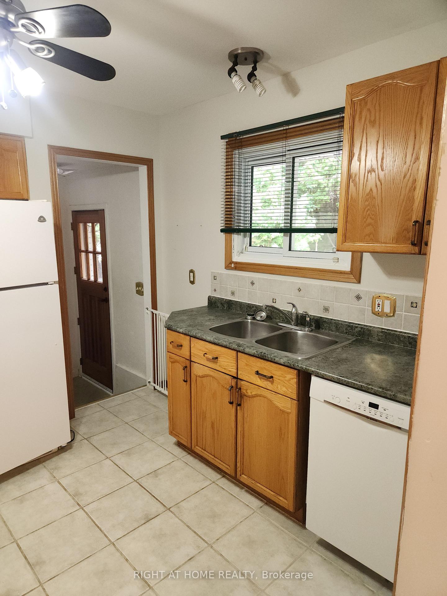 Photo 18 of 1023 Carson Road, Springwater, Midhurst — HOMEH