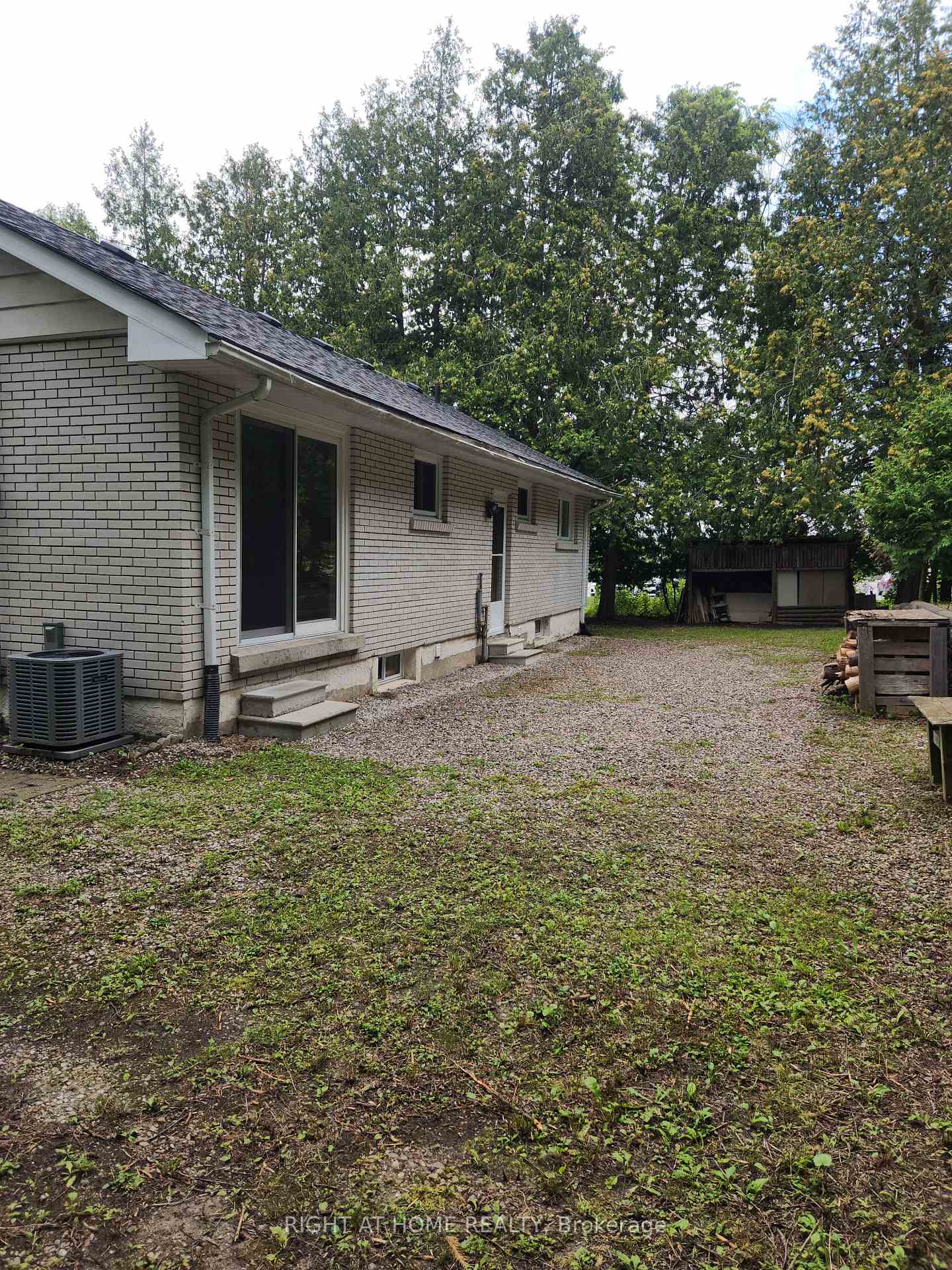 Photo 5 of 1023 Carson Road, Springwater, Midhurst — HOMEH