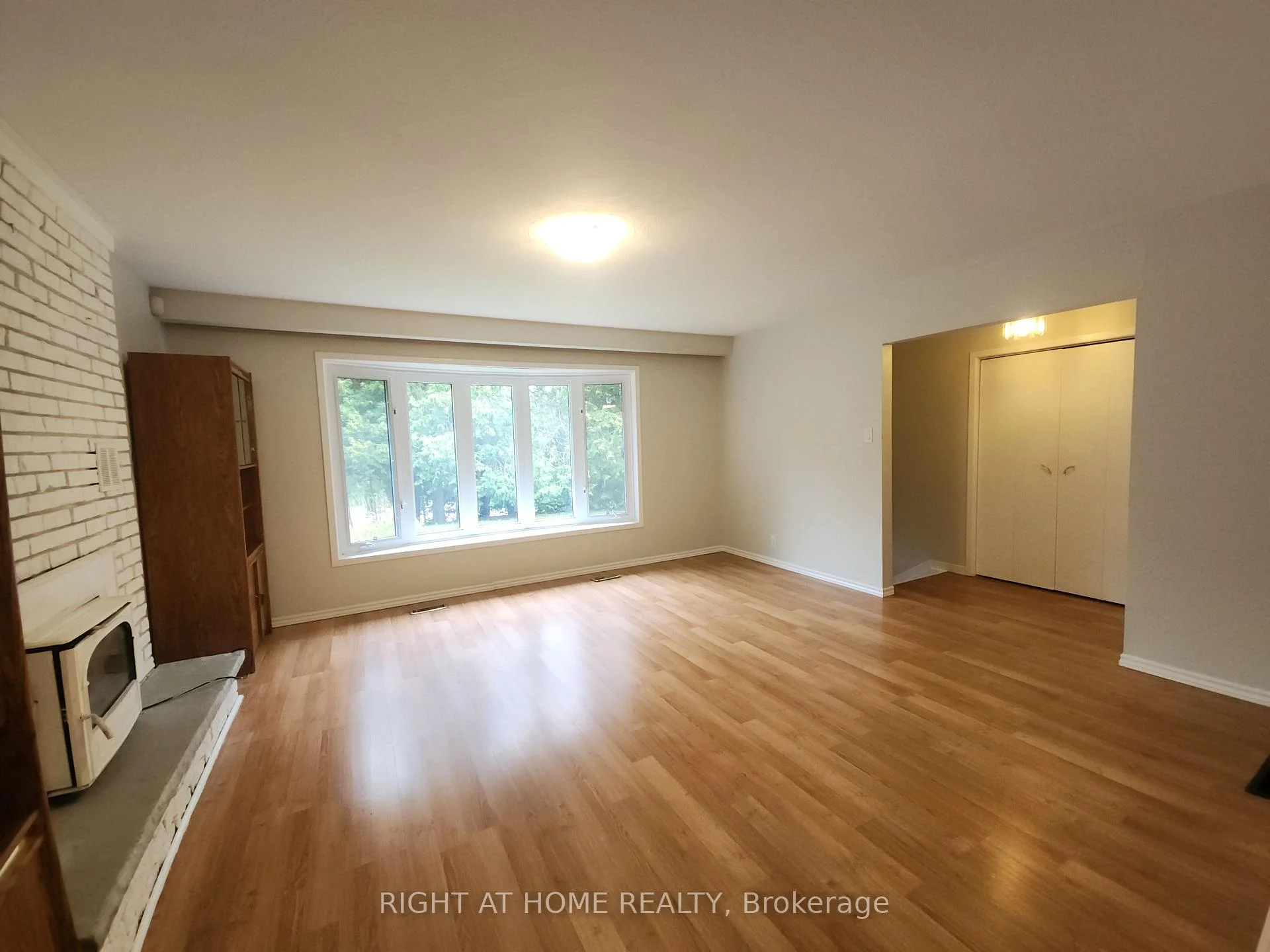 Photo 11 of 1023 Carson Road, Springwater, Midhurst — HOMEH