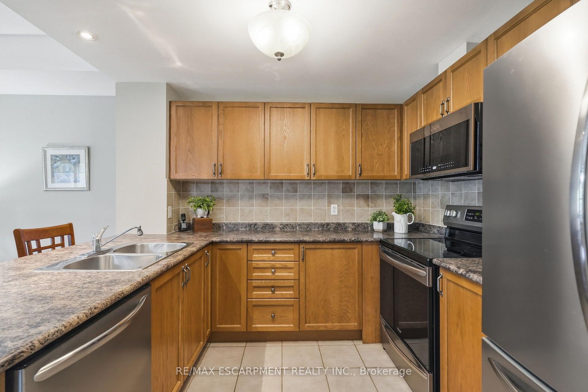 Photo 9 of Unit 202, 59 Critzia Drive, Hamilton, Rural Glanbrook — HOMEH