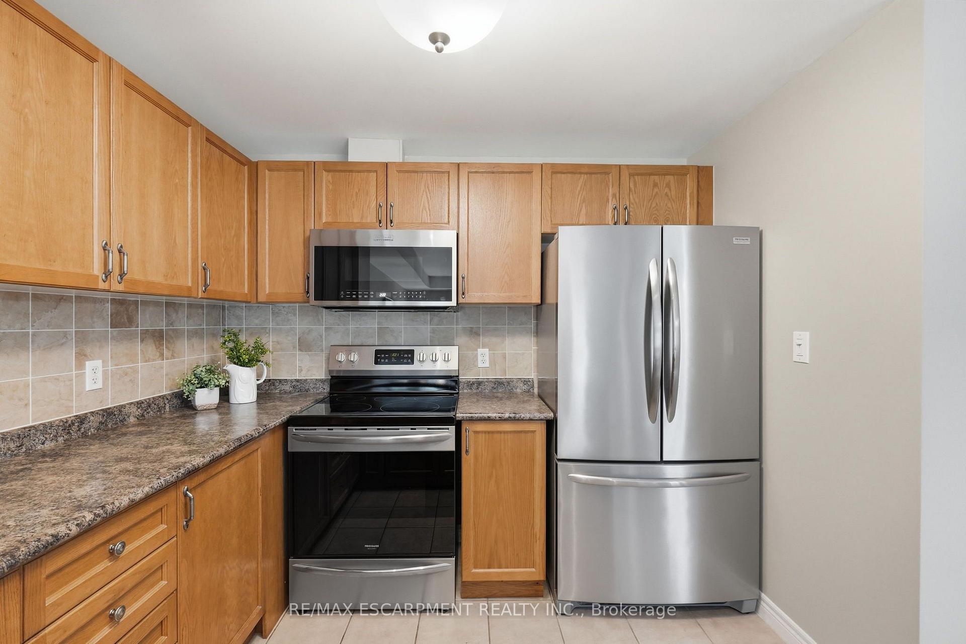 Photo 10 of Unit 202, 59 Critzia Drive, Hamilton, Rural Glanbrook — HOMEH