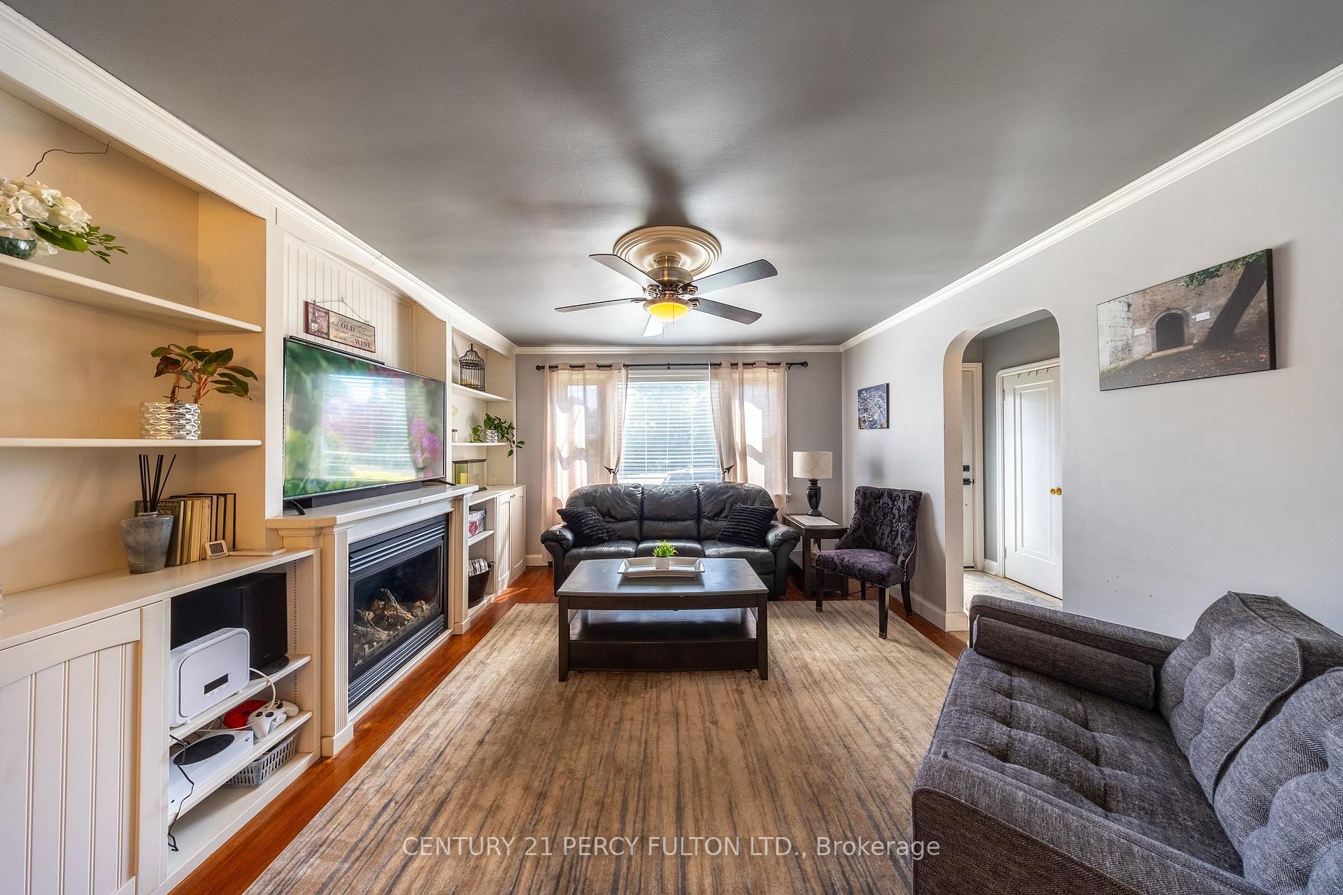 Photo 3 of 816 Simcoe Street N, Oshawa, Centennial — HOMEH