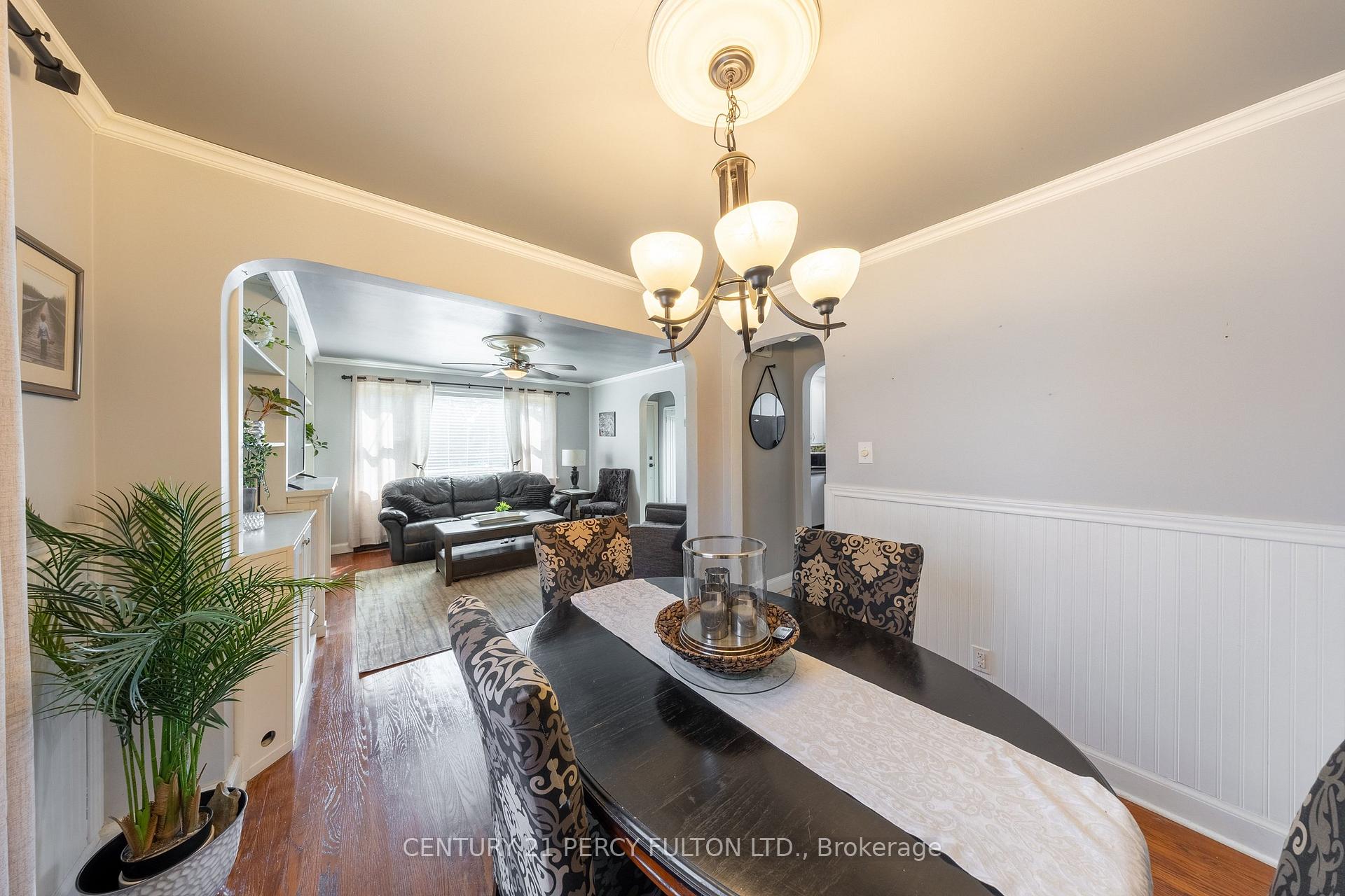 Photo 7 of 816 Simcoe Street N, Oshawa, Centennial — HOMEH