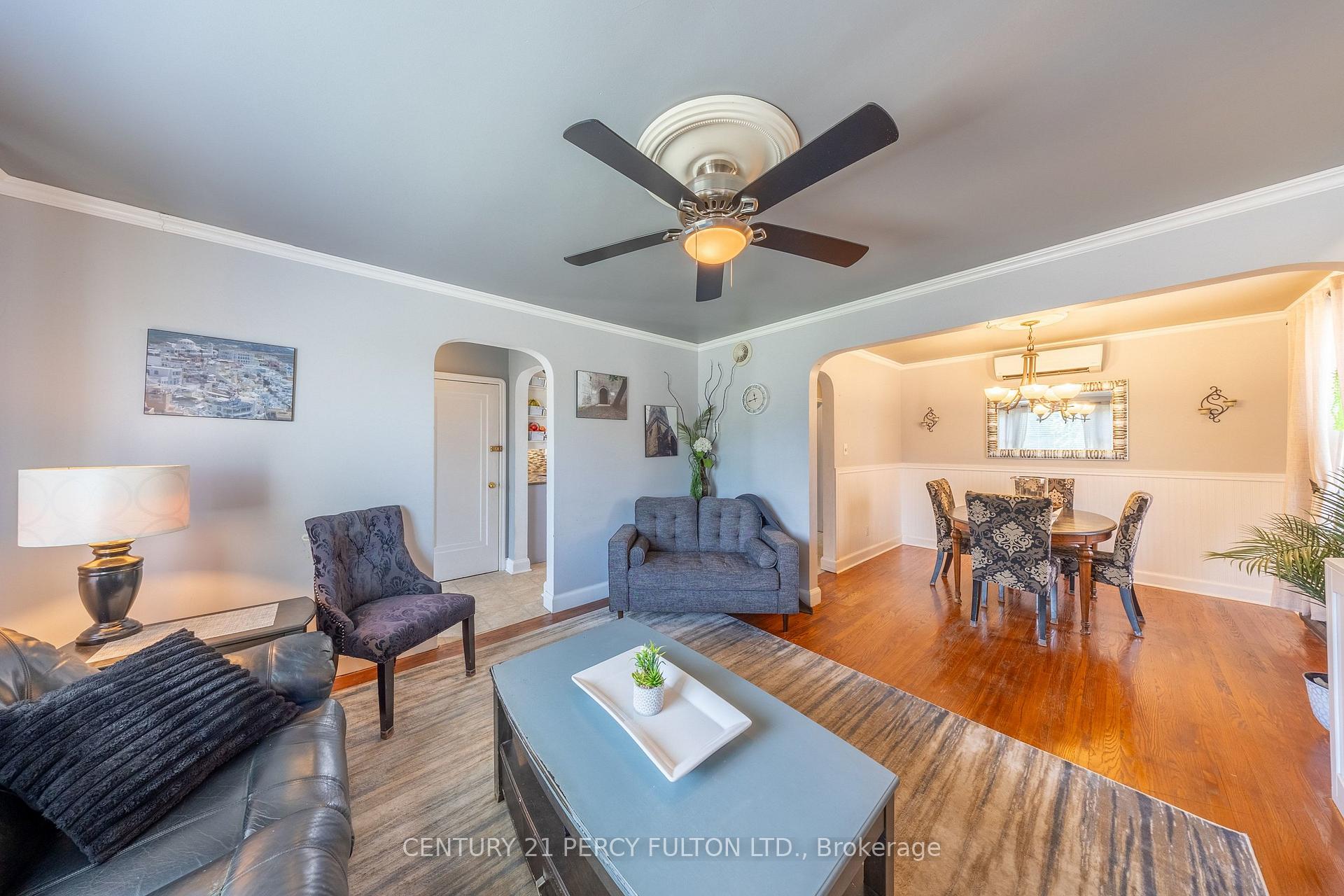 Photo 9 of 816 Simcoe Street N, Oshawa, Centennial — HOMEH