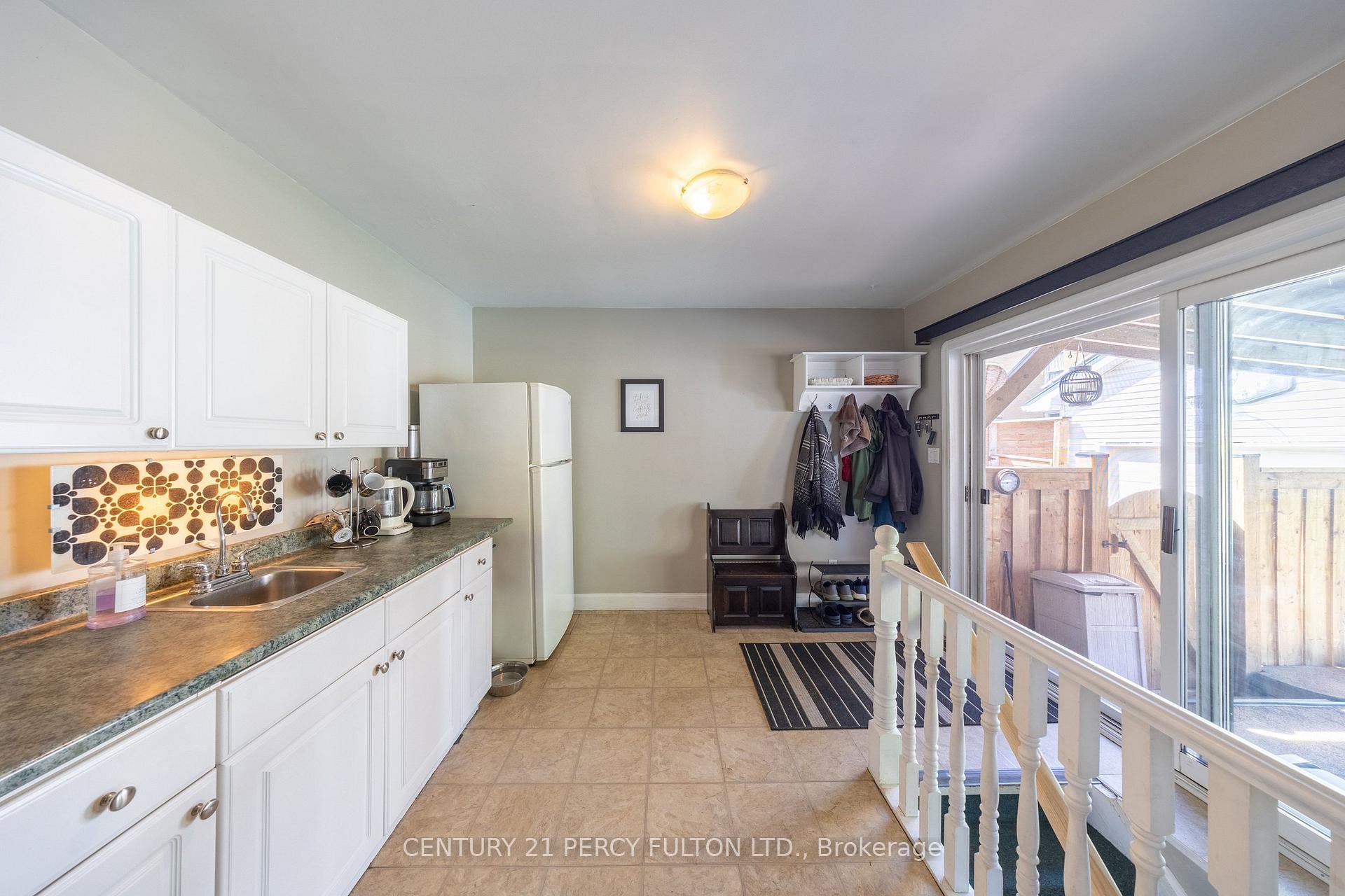 Photo 15 of 816 Simcoe Street N, Oshawa, Centennial — HOMEH
