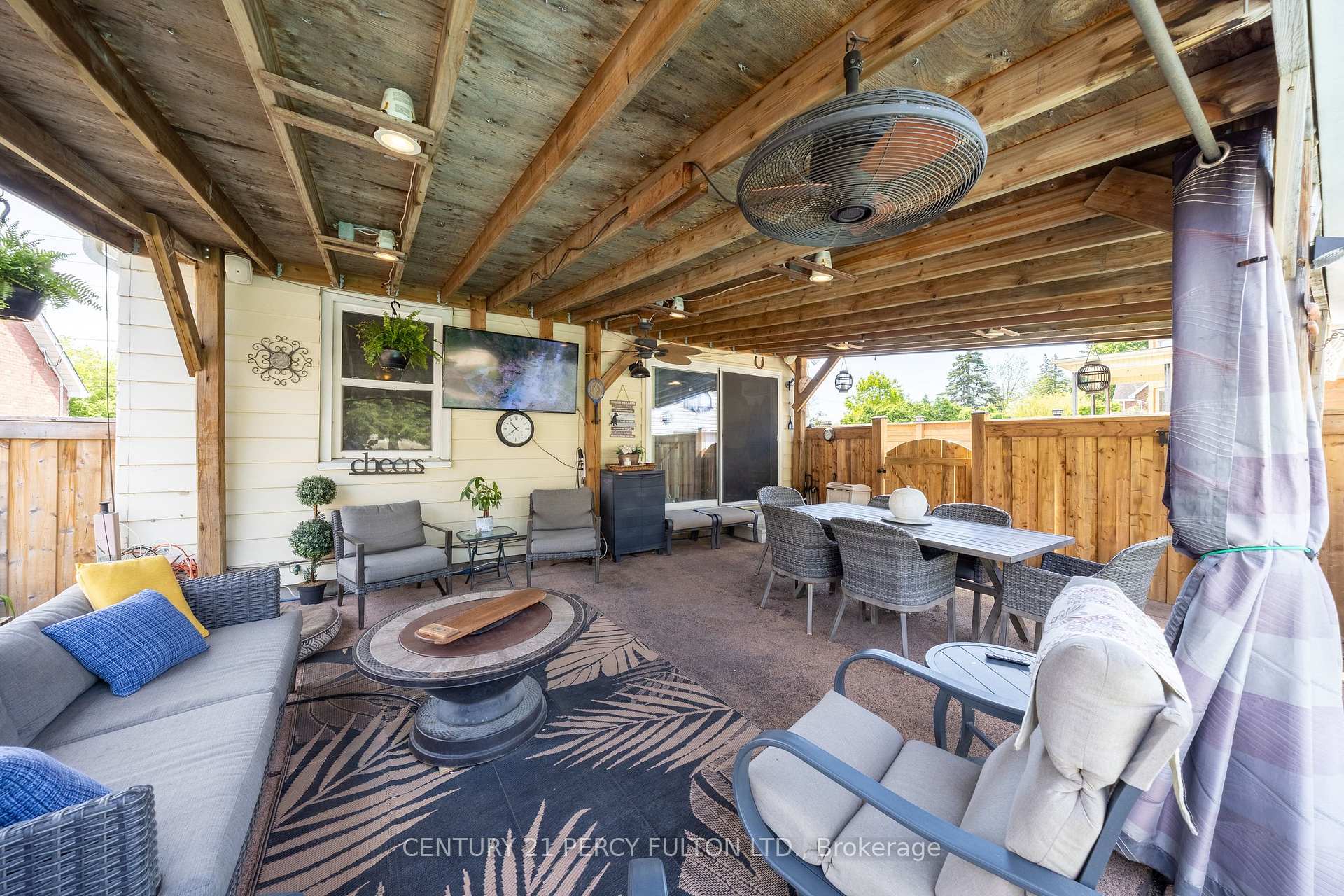 Photo 18 of 816 Simcoe Street N, Oshawa, Centennial — HOMEH