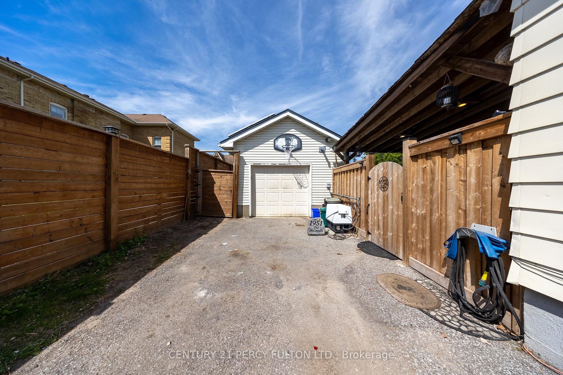 Photo 28 of 816 Simcoe Street N, Oshawa, Centennial — HOMEH