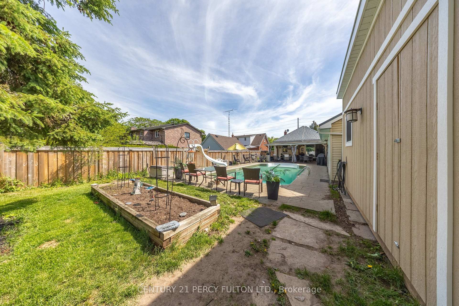 Photo 33 of 816 Simcoe Street N, Oshawa, Centennial — HOMEH