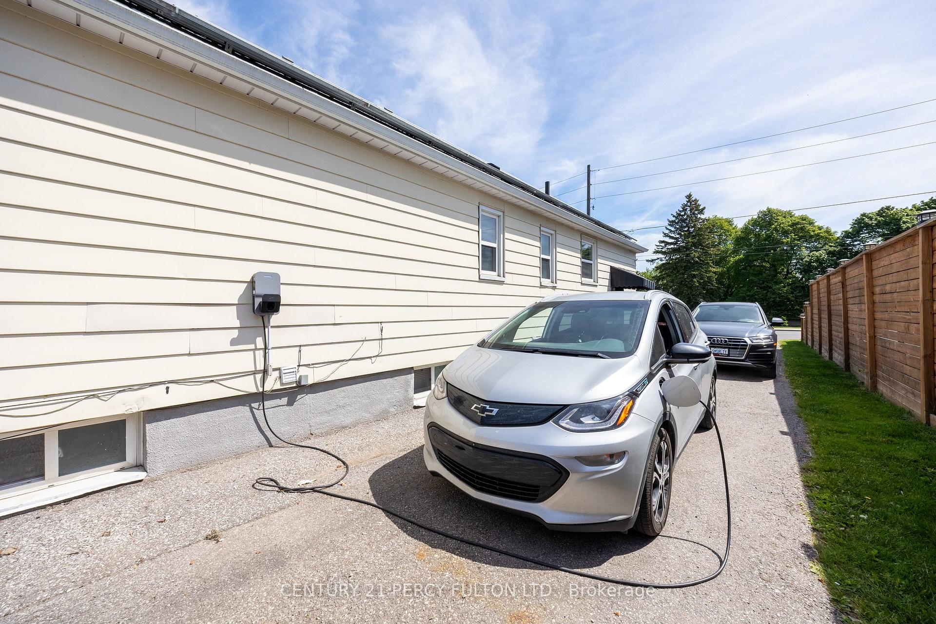 Photo 37 of 816 Simcoe Street N, Oshawa, Centennial — HOMEH