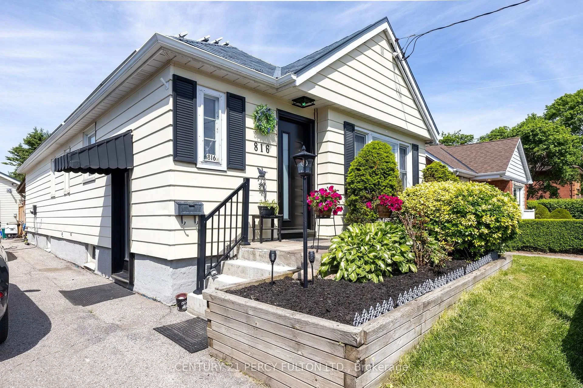 Photo 8 of 816 Simcoe Street N, Oshawa, Centennial — HOMEH