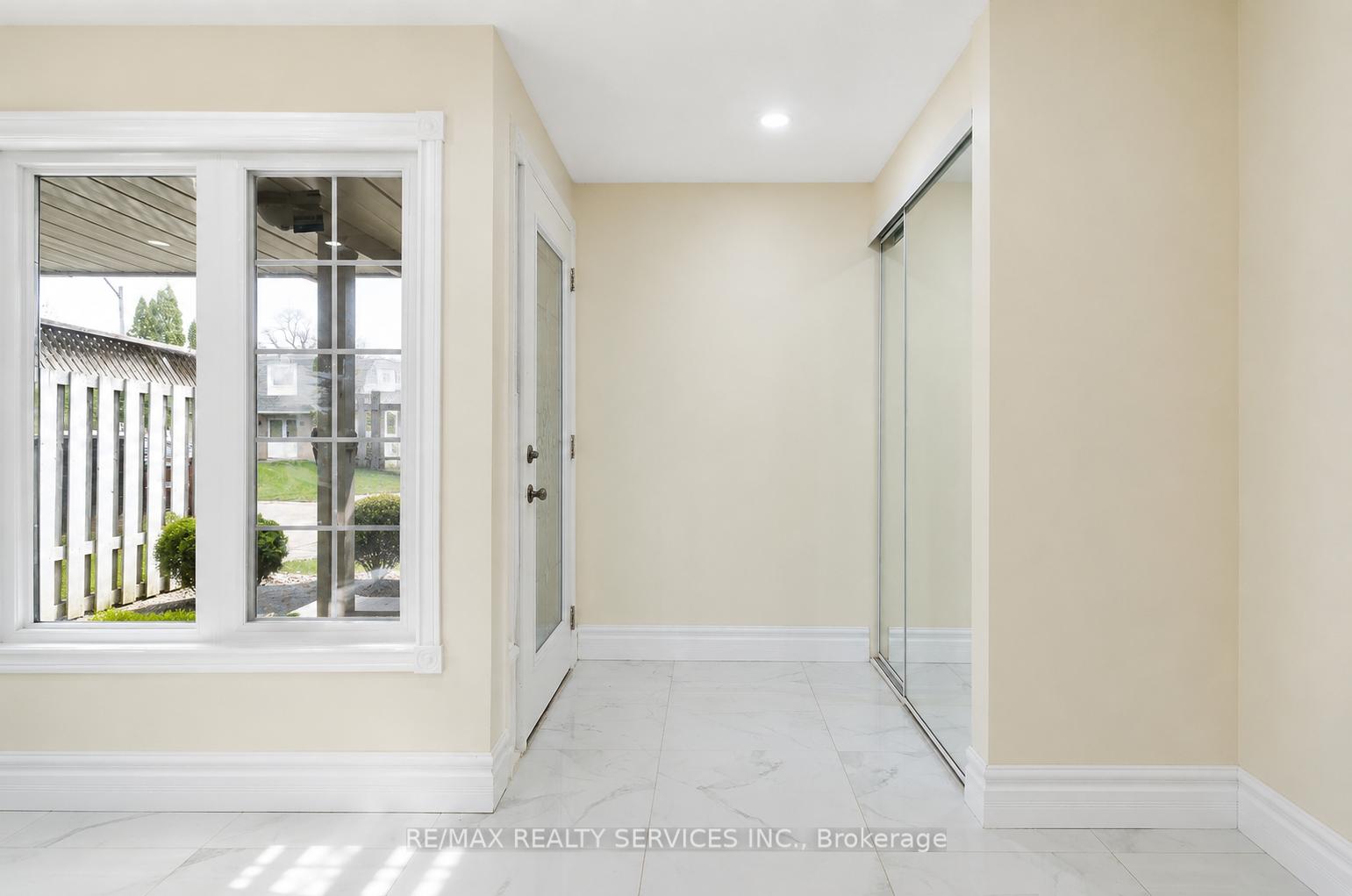 Photo 3 of 238 Linden Drive, Cambridge, Preston Heights — HOMEH
