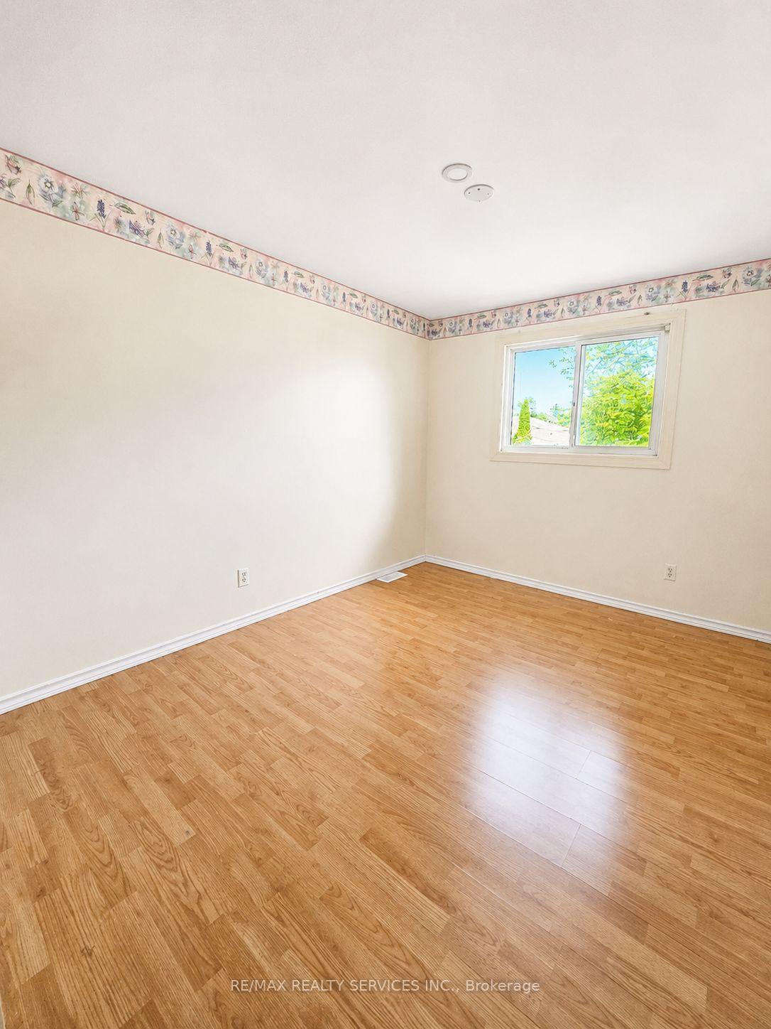 Photo 13 of 238 Linden Drive, Cambridge, Preston Heights — HOMEH