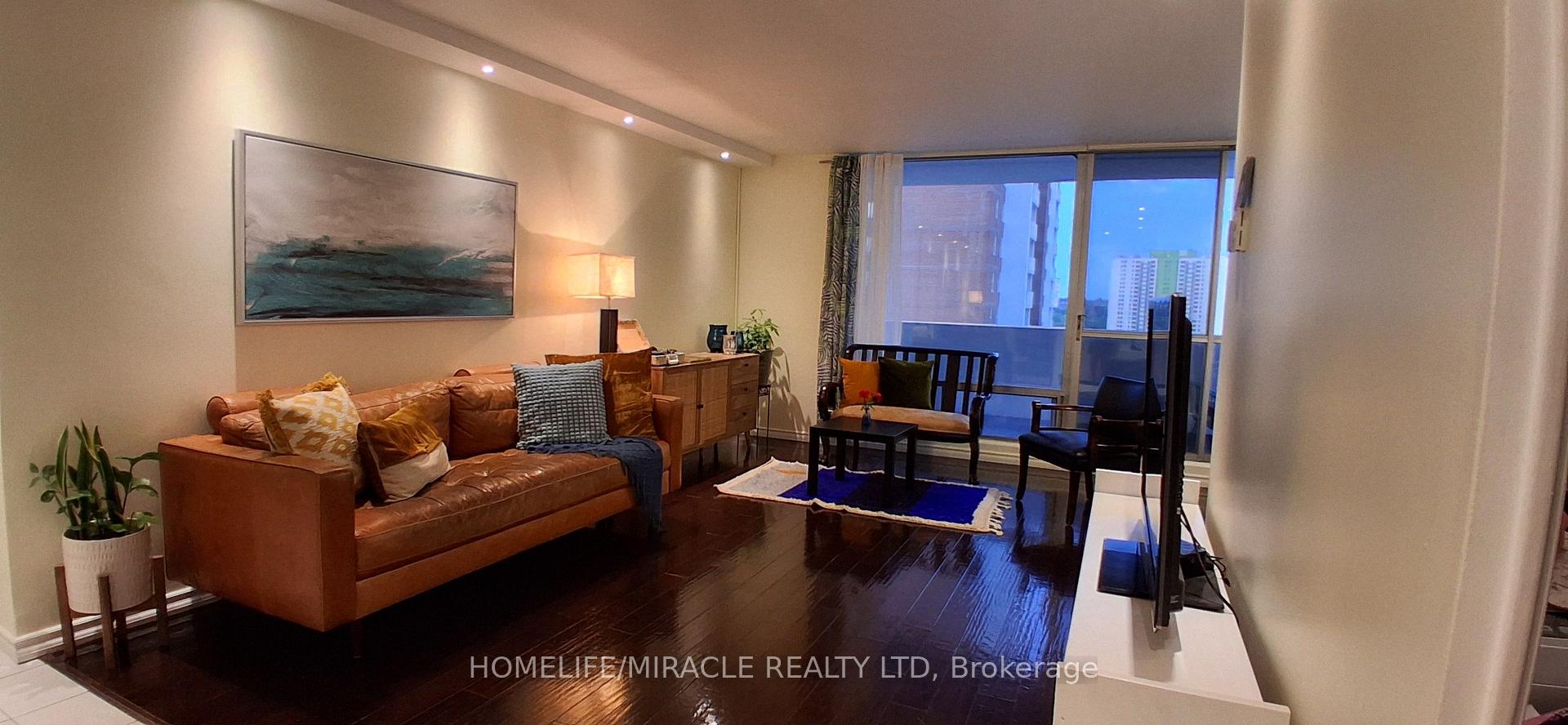 Photo 4 of Unit 1618, 1 Massey Square, Toronto, Crescent Town — HOMEH