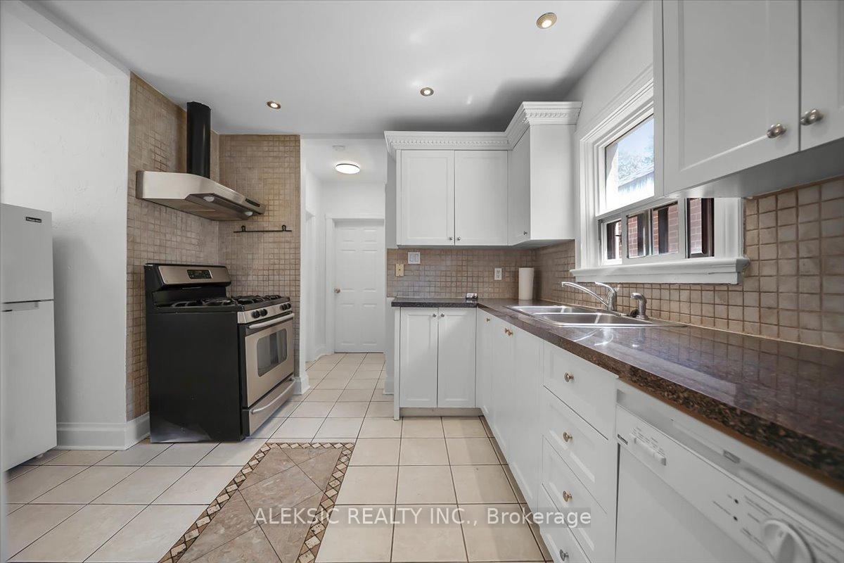 Photo 11 of 179 Thirtieth Street, Etobicoke, Alderwood — HOMEH