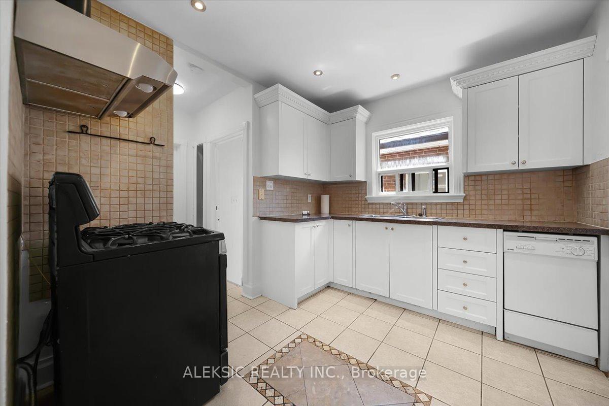 Photo 12 of 179 Thirtieth Street, Etobicoke, Alderwood — HOMEH