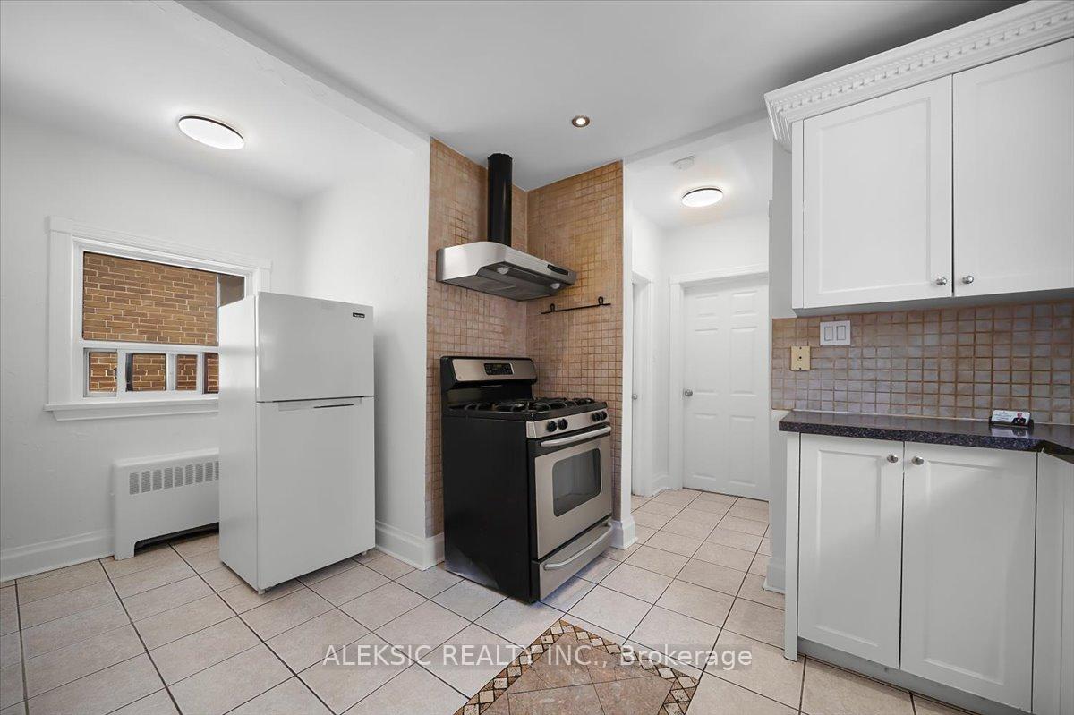 Photo 13 of 179 Thirtieth Street, Etobicoke, Alderwood — HOMEH