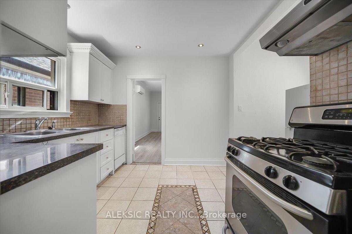 Photo 14 of 179 Thirtieth Street, Etobicoke, Alderwood — HOMEH