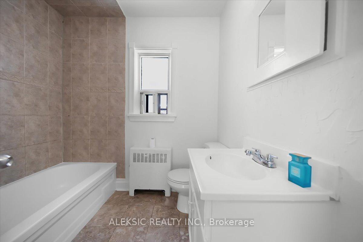 Photo 16 of 179 Thirtieth Street, Etobicoke, Alderwood — HOMEH
