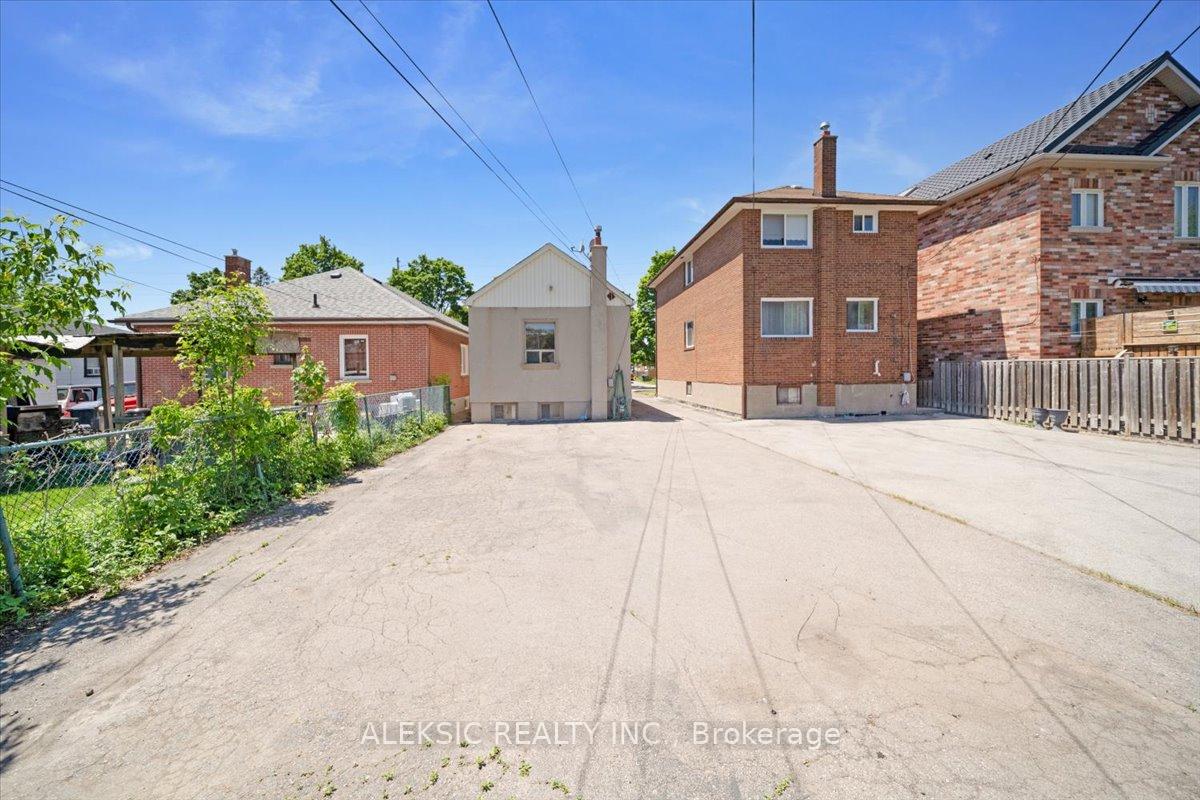 Photo 33 of 179 Thirtieth Street, Etobicoke, Alderwood — HOMEH