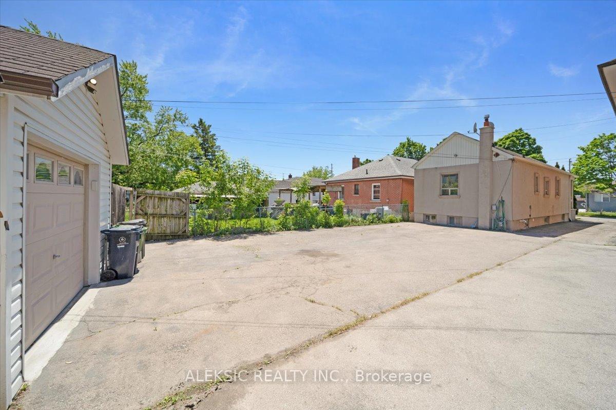 Photo 34 of 179 Thirtieth Street, Etobicoke, Alderwood — HOMEH