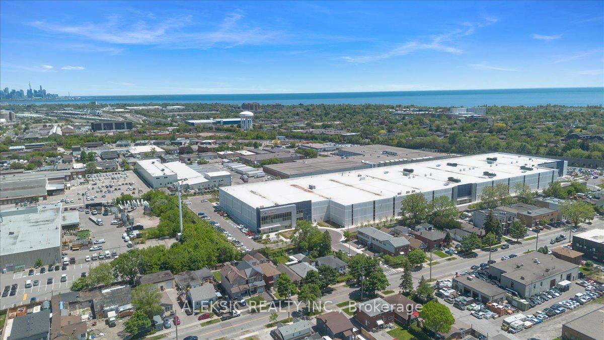 Photo 37 of 179 Thirtieth Street, Etobicoke, Alderwood — HOMEH