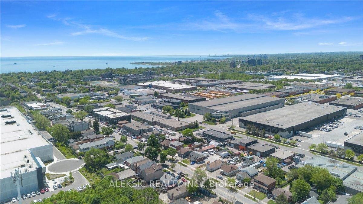 Photo 39 of 179 Thirtieth Street, Etobicoke, Alderwood — HOMEH