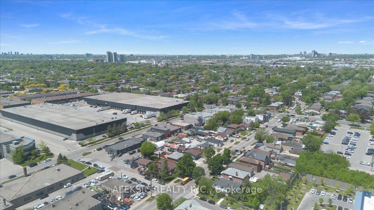 Photo 40 of 179 Thirtieth Street, Etobicoke, Alderwood — HOMEH