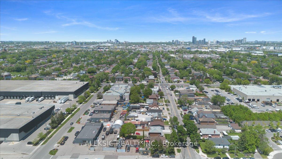 Photo 41 of 179 Thirtieth Street, Etobicoke, Alderwood — HOMEH