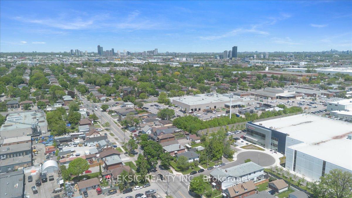 Photo 42 of 179 Thirtieth Street, Etobicoke, Alderwood — HOMEH