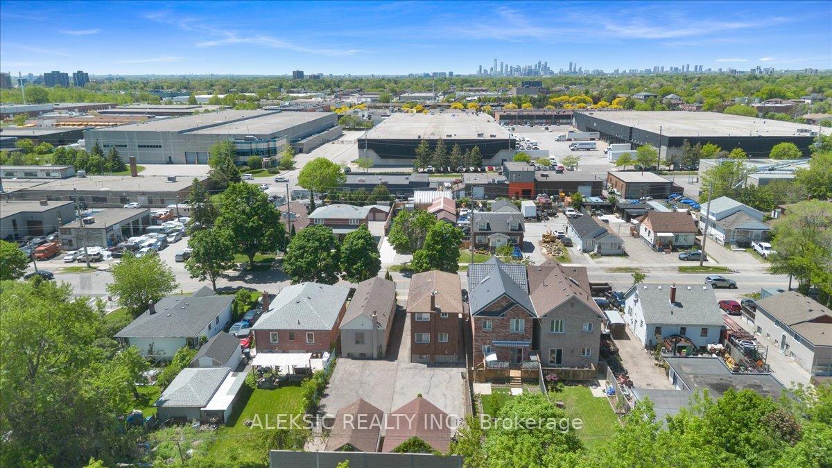 Photo 43 of 179 Thirtieth Street, Etobicoke, Alderwood — HOMEH
