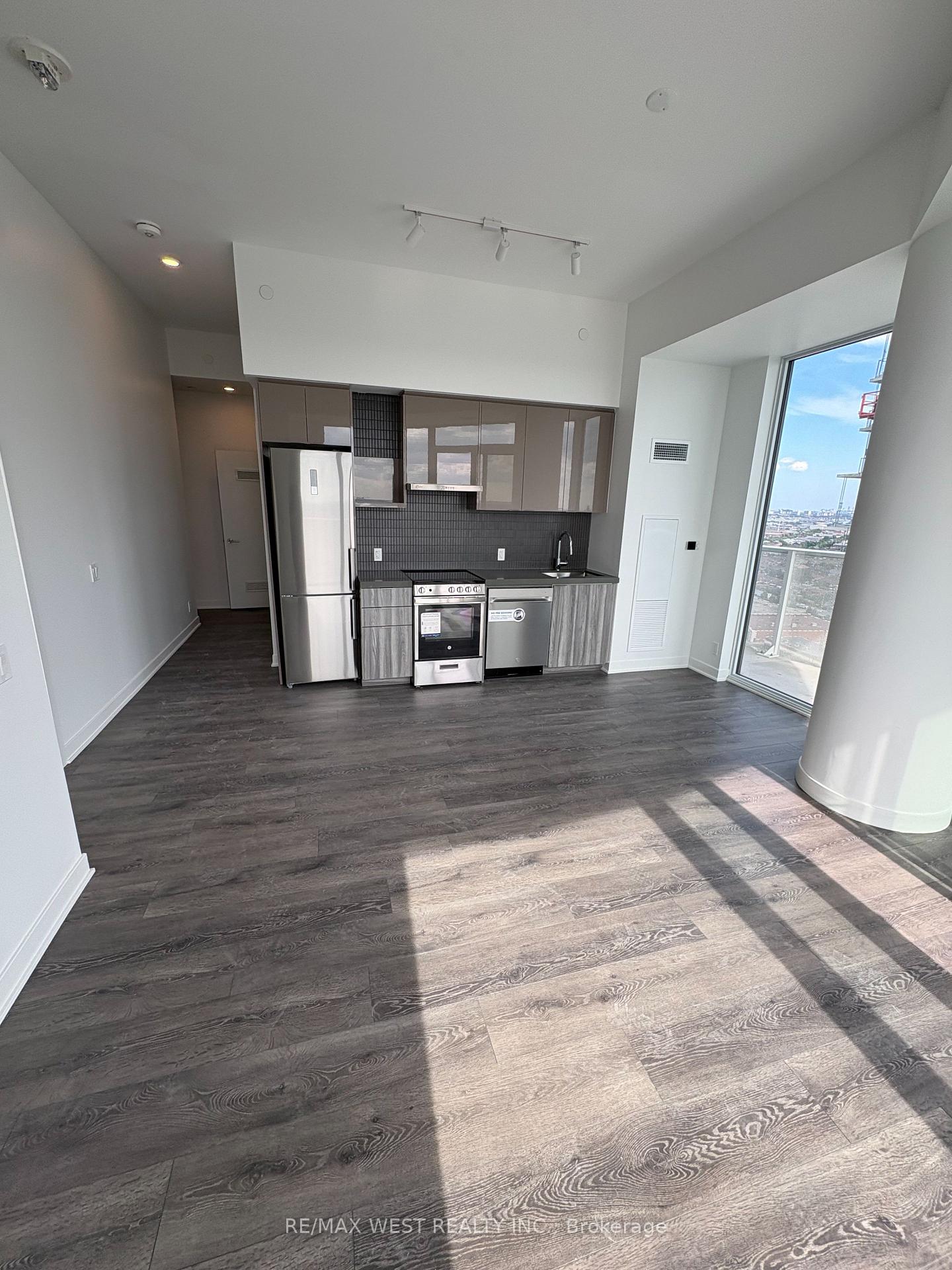 Photo 5 of Unit 2214, 6 Flavelle Trail, Vaughan, Steeles West Industrial — HOMEH