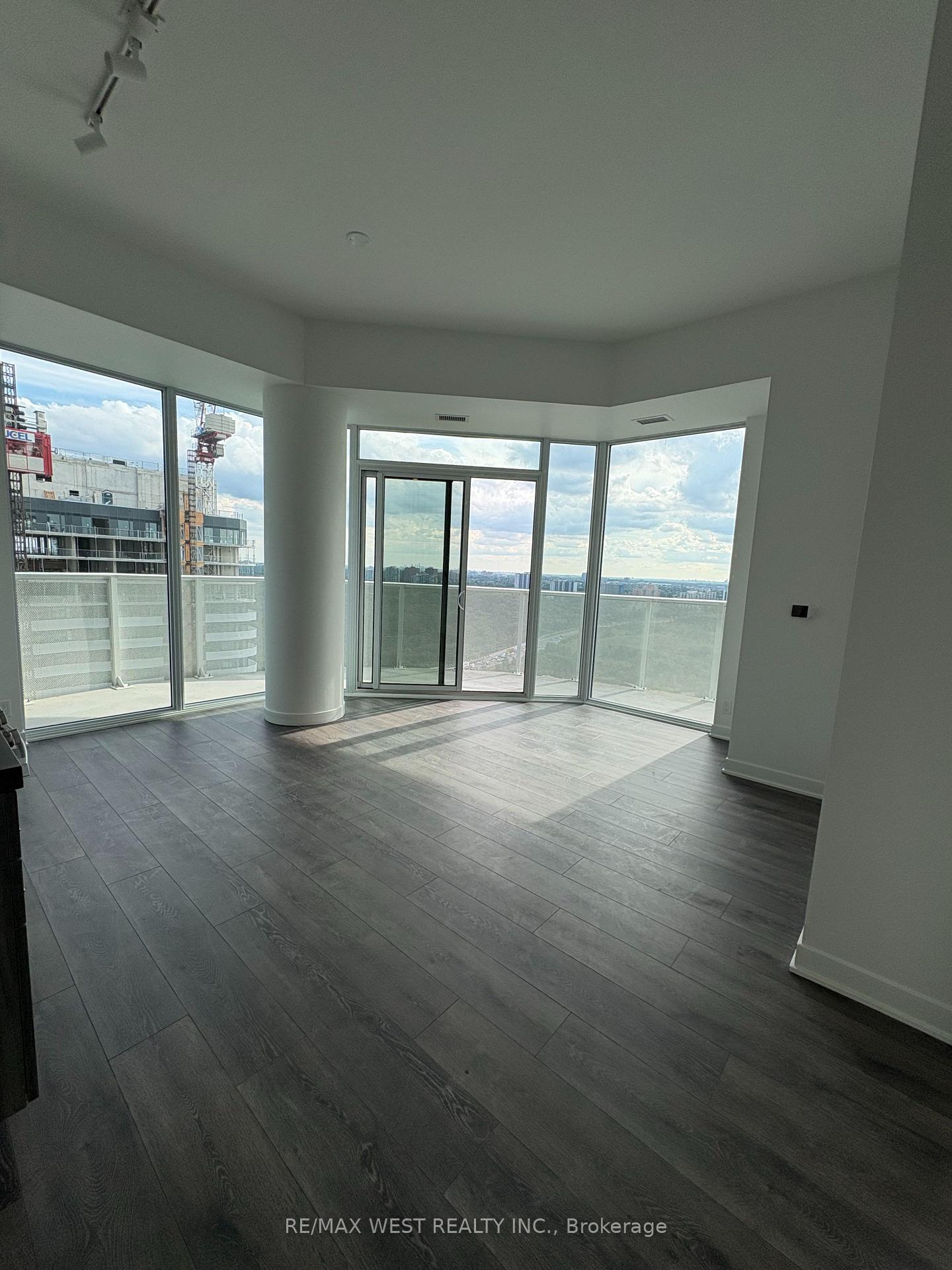 Photo 7 of Unit 2214, 6 Flavelle Trail, Vaughan, Steeles West Industrial — HOMEH